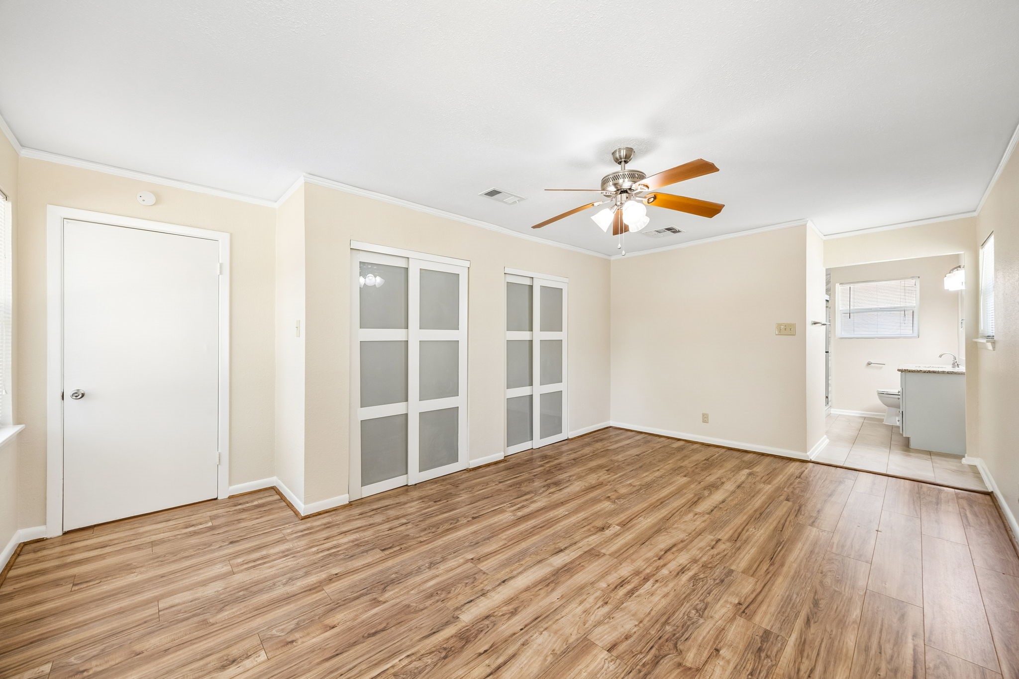 5226 W Bellfort Avenue, Houston, TX 77035