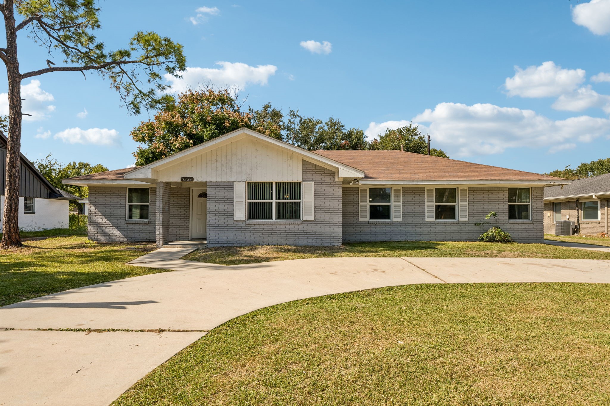 5226 W Bellfort Avenue, Houston, TX 77035