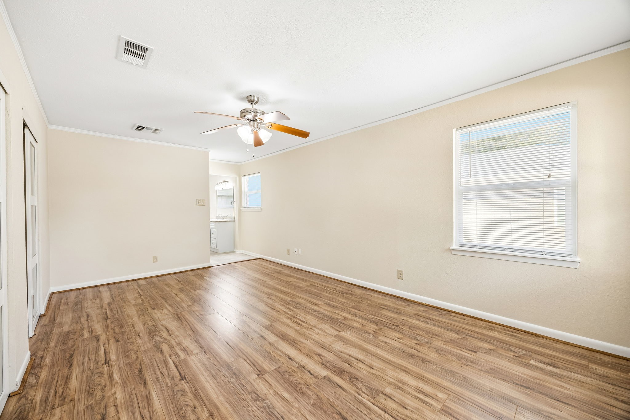 5226 W Bellfort Avenue, Houston, TX 77035