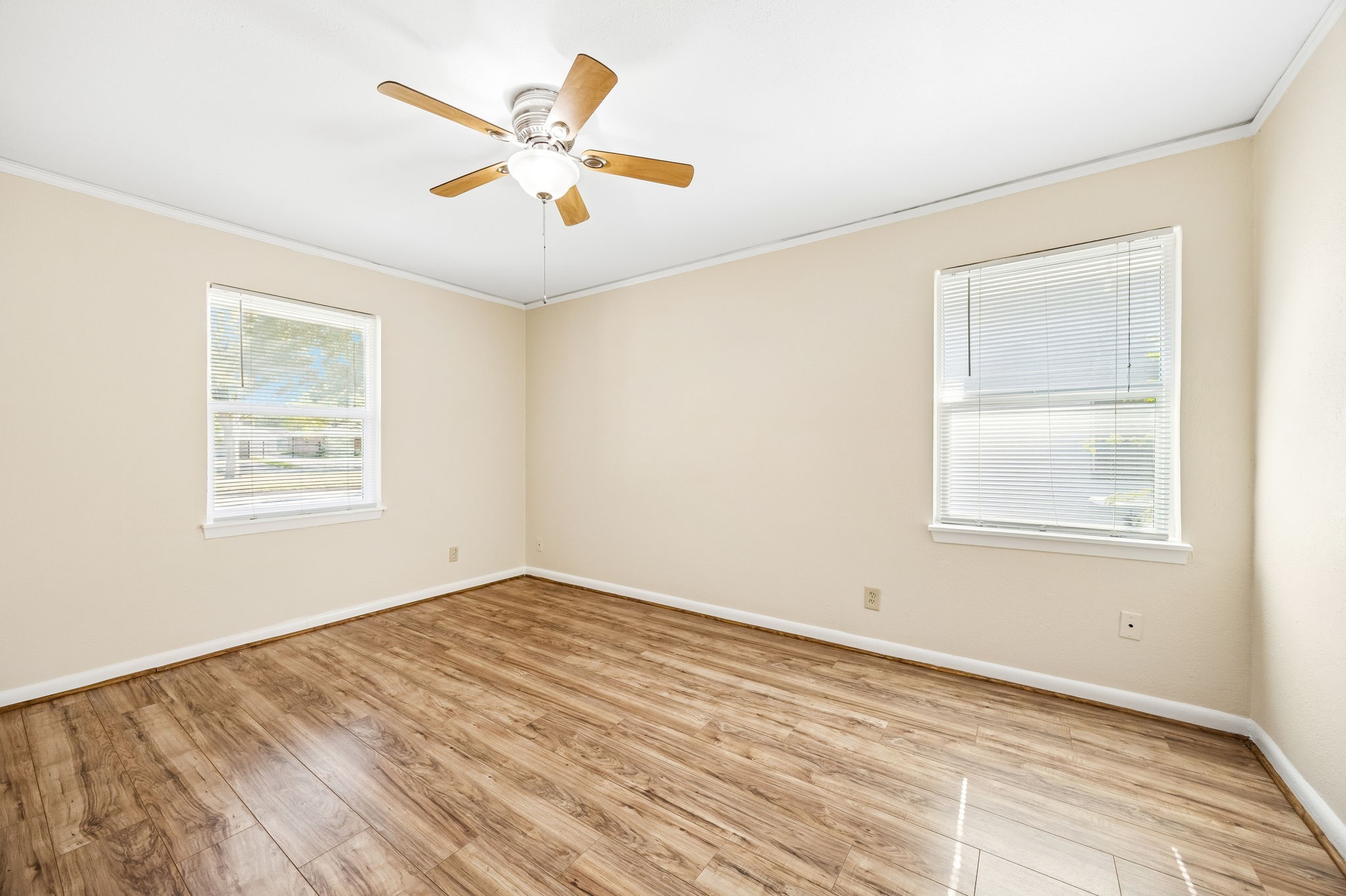 5226 W Bellfort Avenue, Houston, TX 77035