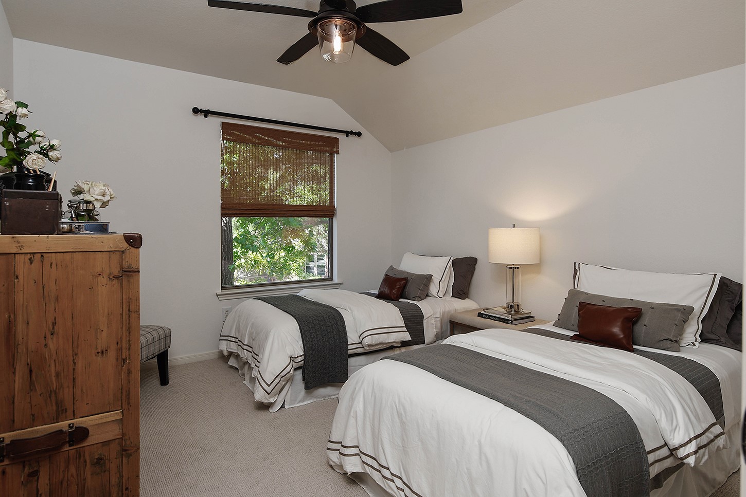 63 DOUVAINE, The Woodlands, TX 77382