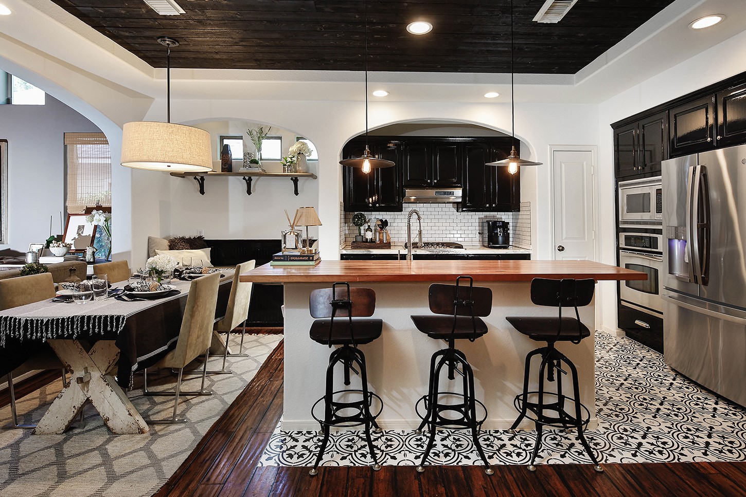 63 DOUVAINE, The Woodlands, TX 77382