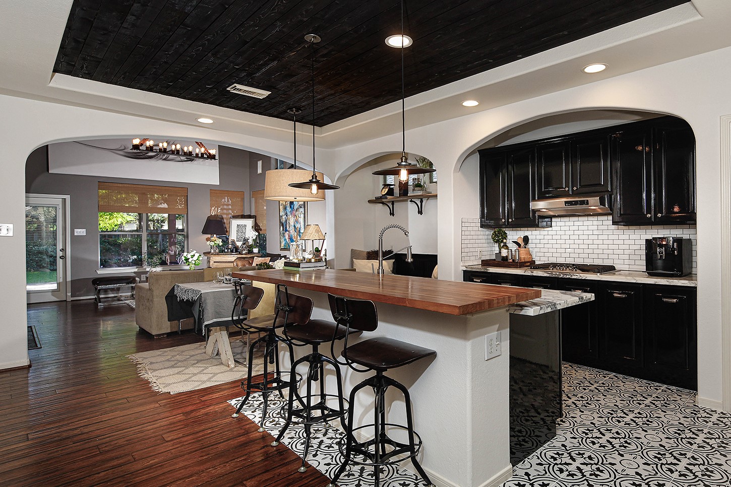 63 DOUVAINE, The Woodlands, TX 77382 63 DOUVAINE, The Woodlands, TX 77382