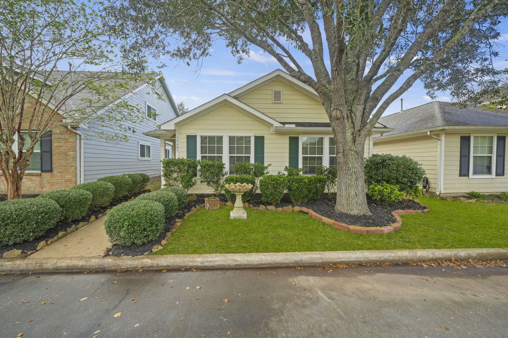 Quaint one-story home with beautiful curb appeal, available for rent in Sienna!
