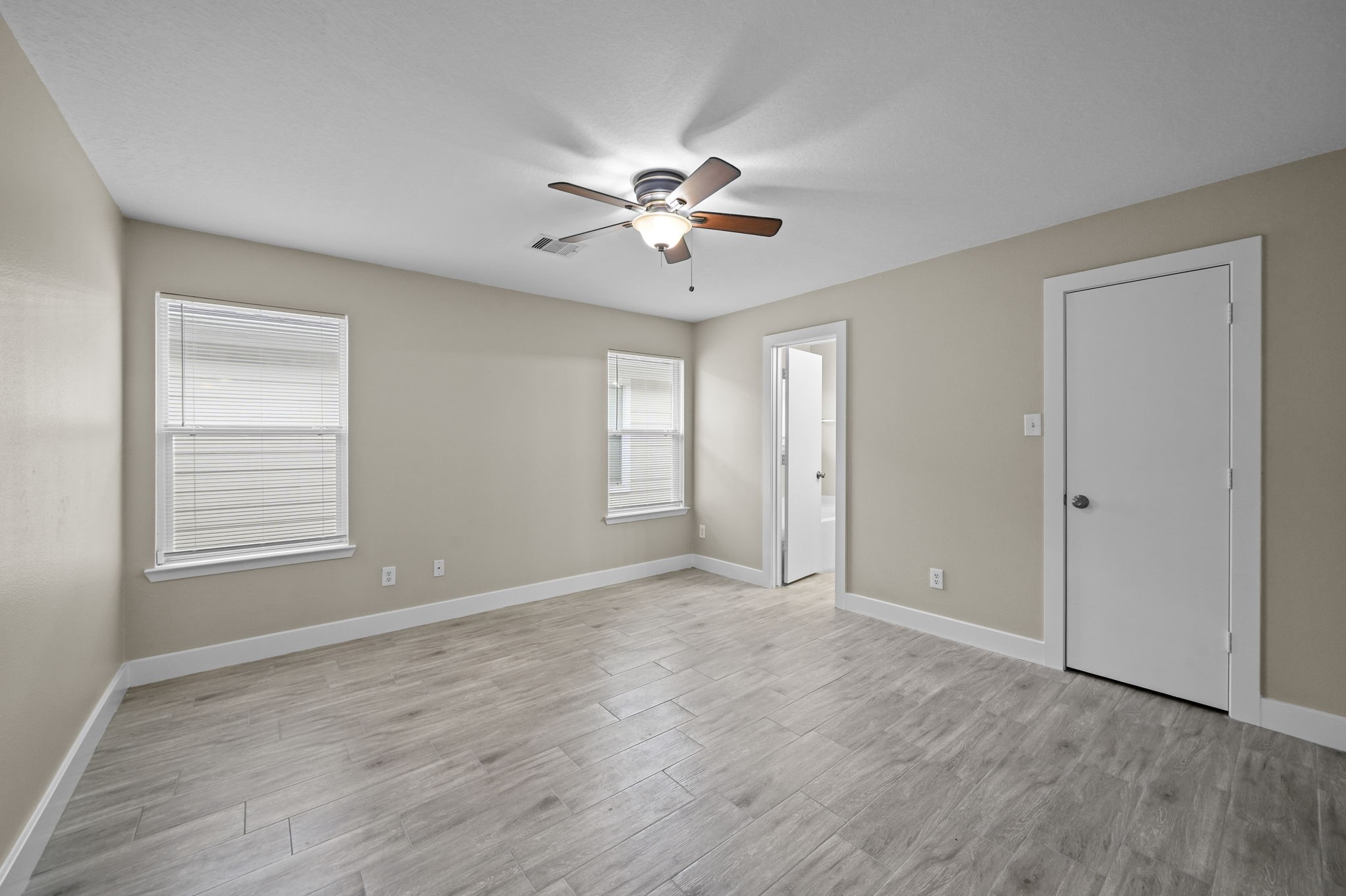 Master bedroom, with walk-in closet and en-suite bathroom