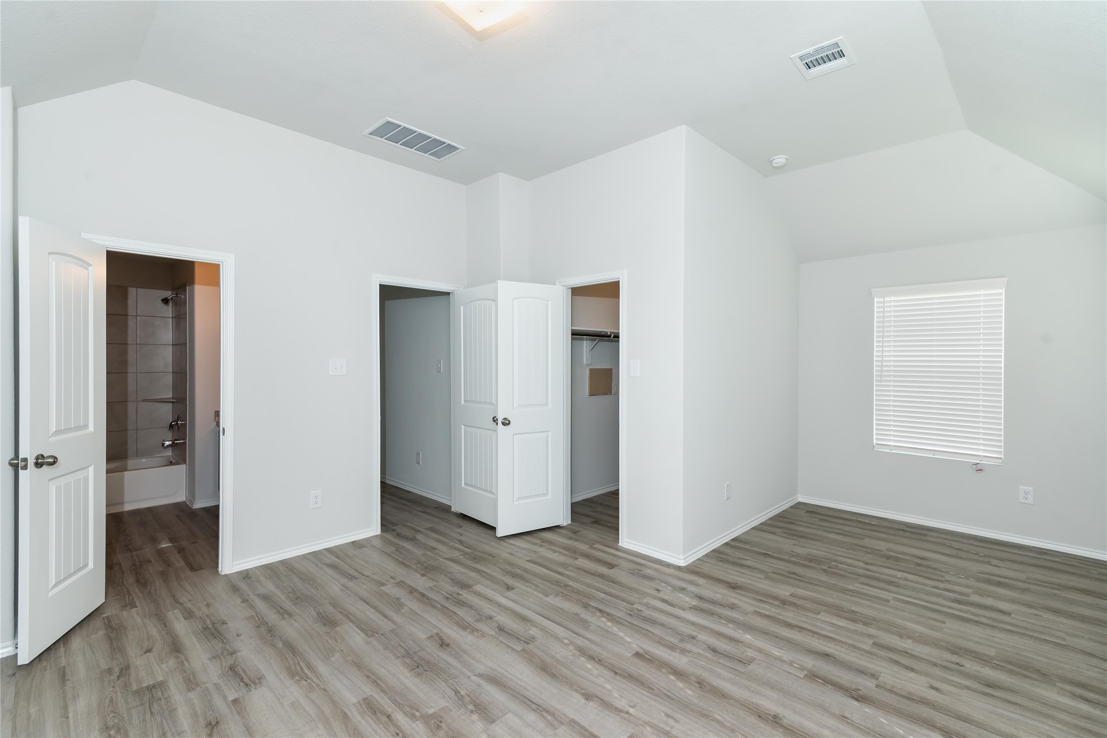 Photos may be representative of the floor plan and not the exact home. Finishes, layout, and features of the actual property for lease may vary.