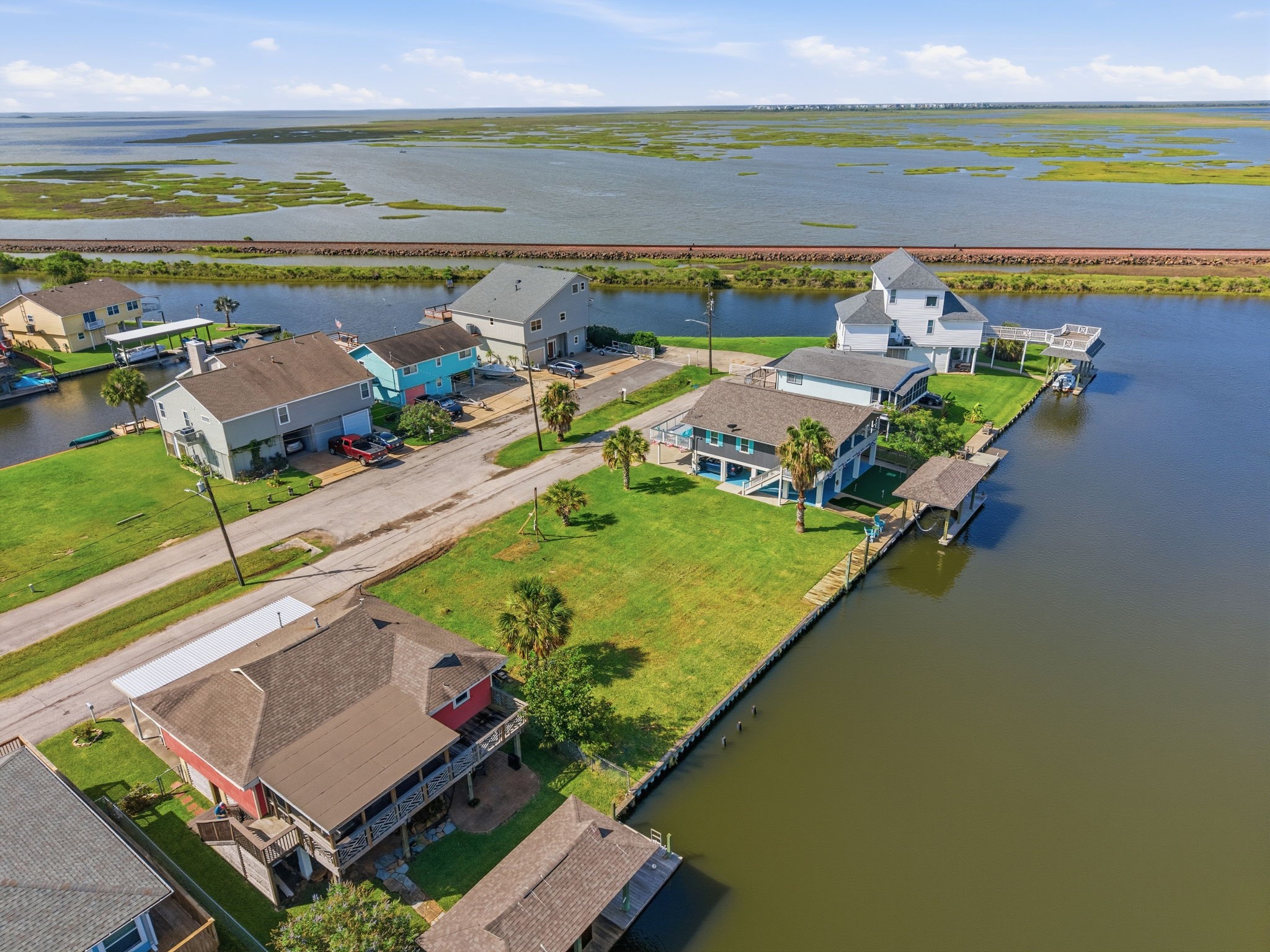 489 Pompano Street, Bayou Vista, TX 77563