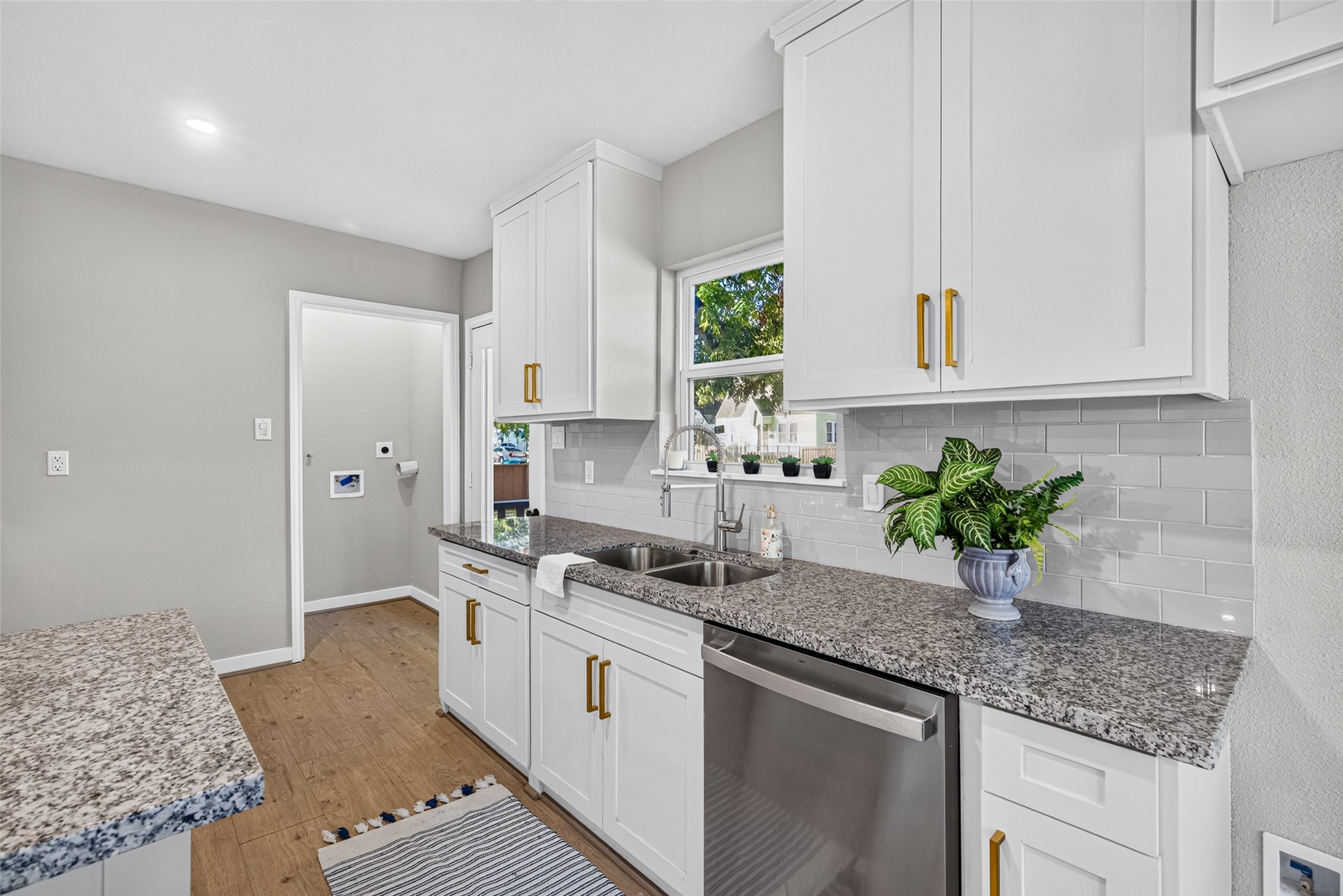 202 Jackson Avenue, Pasadena, TX 77506