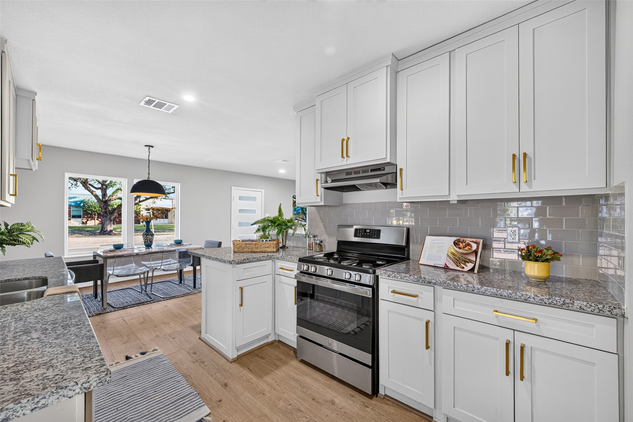 202 Jackson Avenue, Pasadena, TX 77506