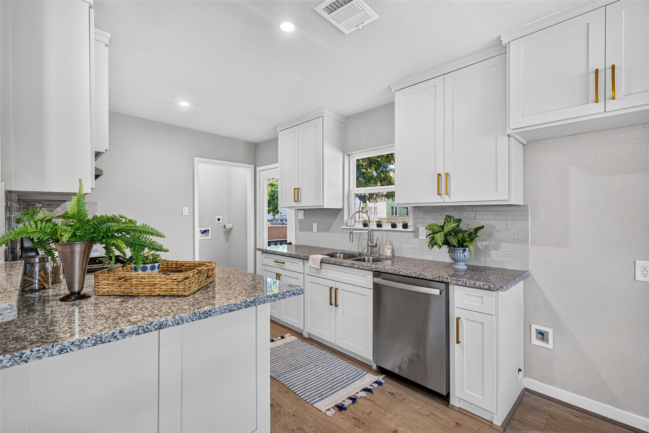 202 Jackson Avenue, Pasadena, TX 77506