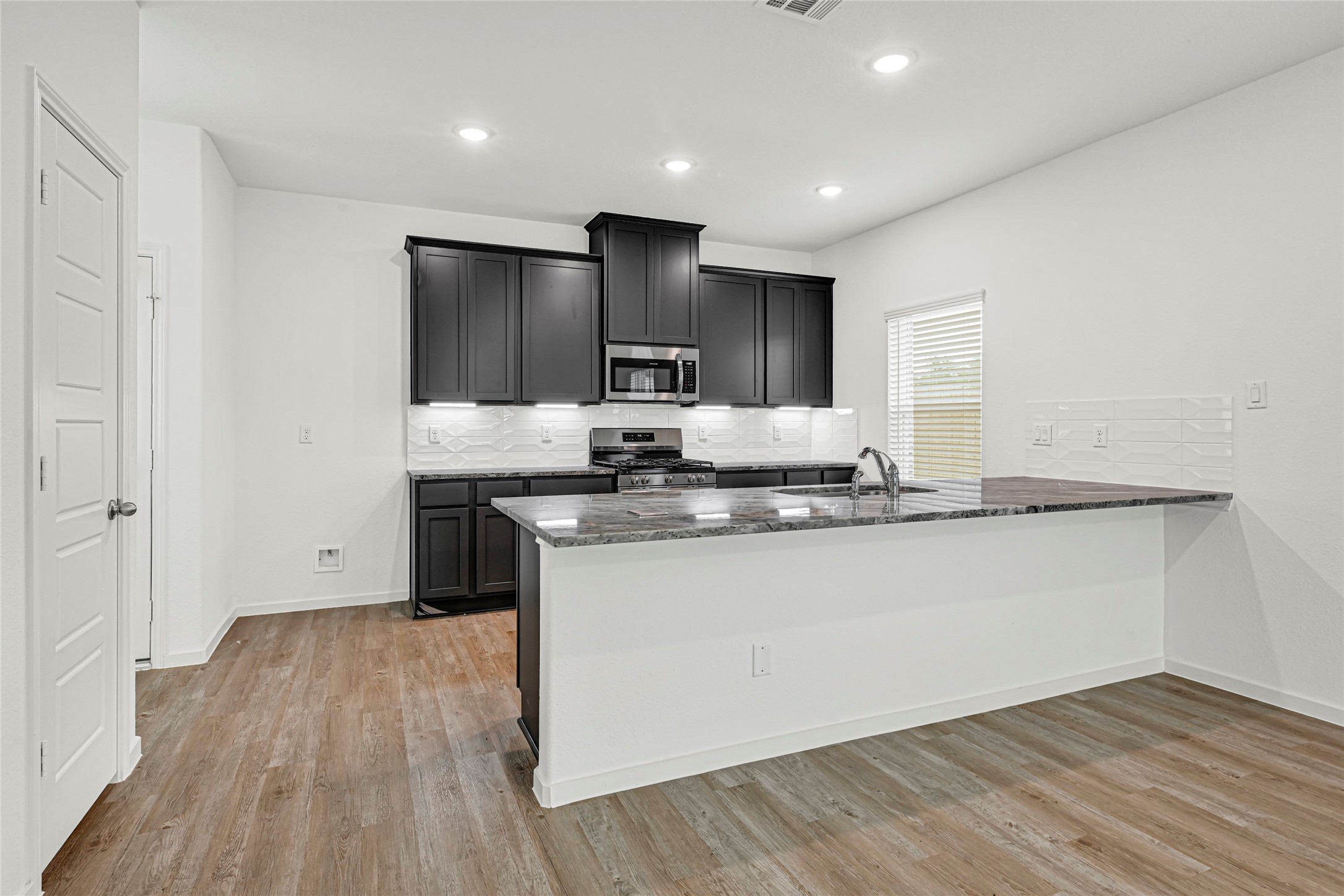 2107 Sanders Brook Drive, Baytown, TX 77521
