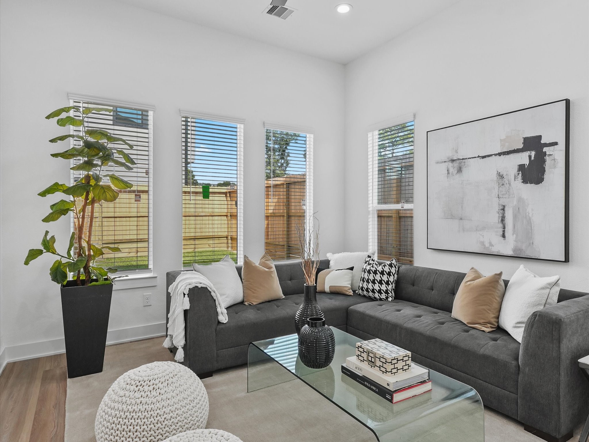 2590 W Tidwell Road, Houston, TX 77091