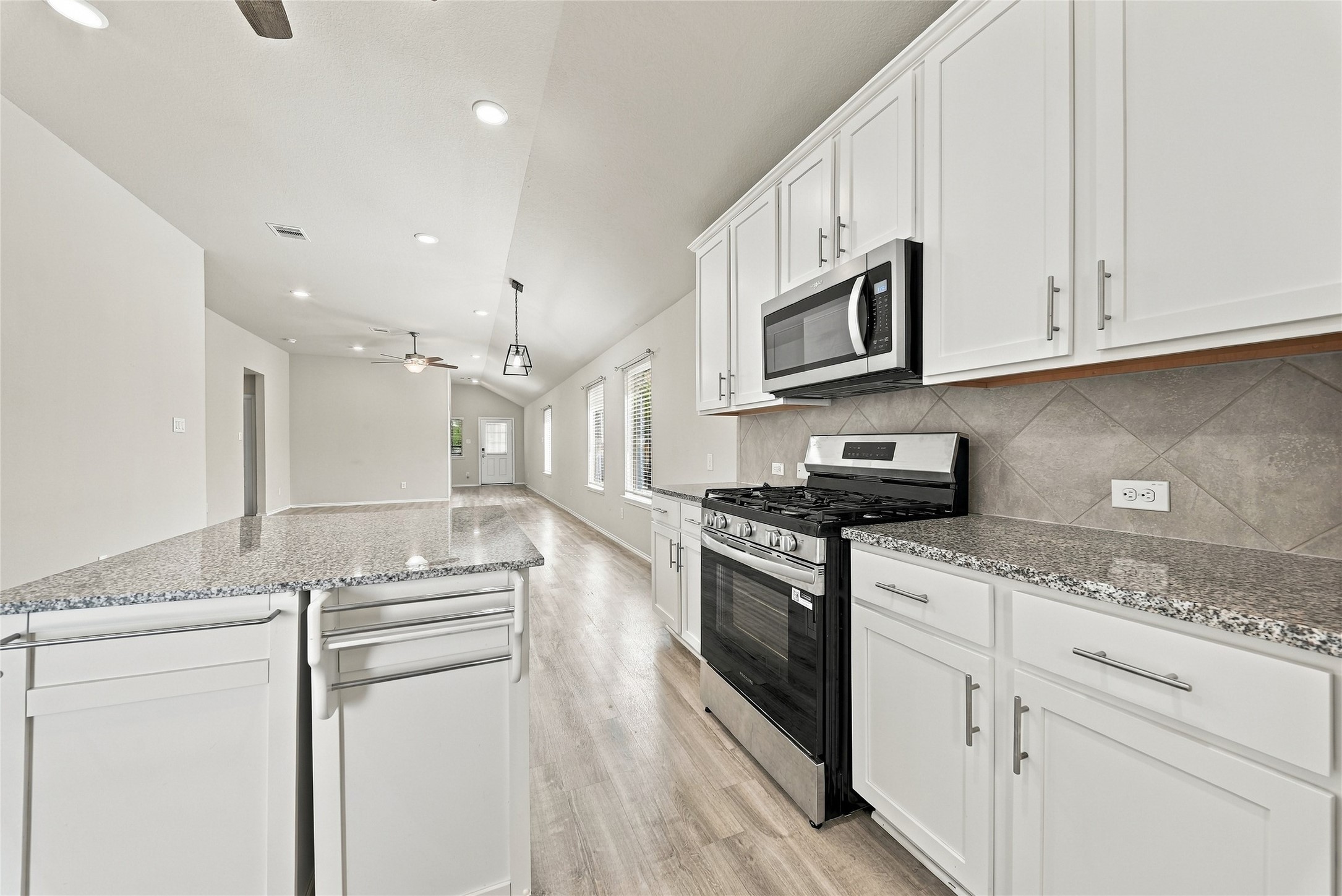 421 Camas Creek Lane, Magnolia, TX 77354