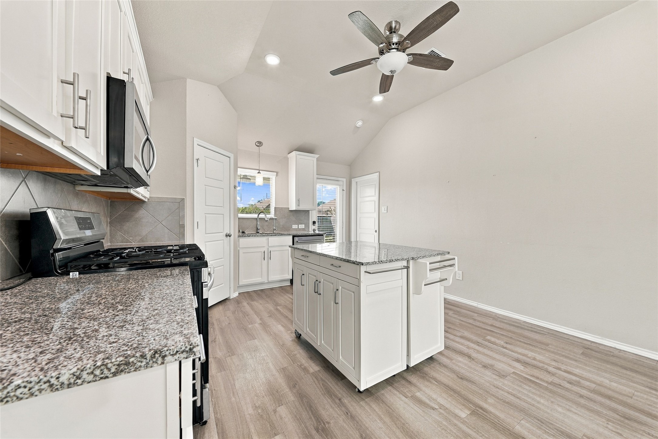 421 Camas Creek Lane, Magnolia, TX 77354