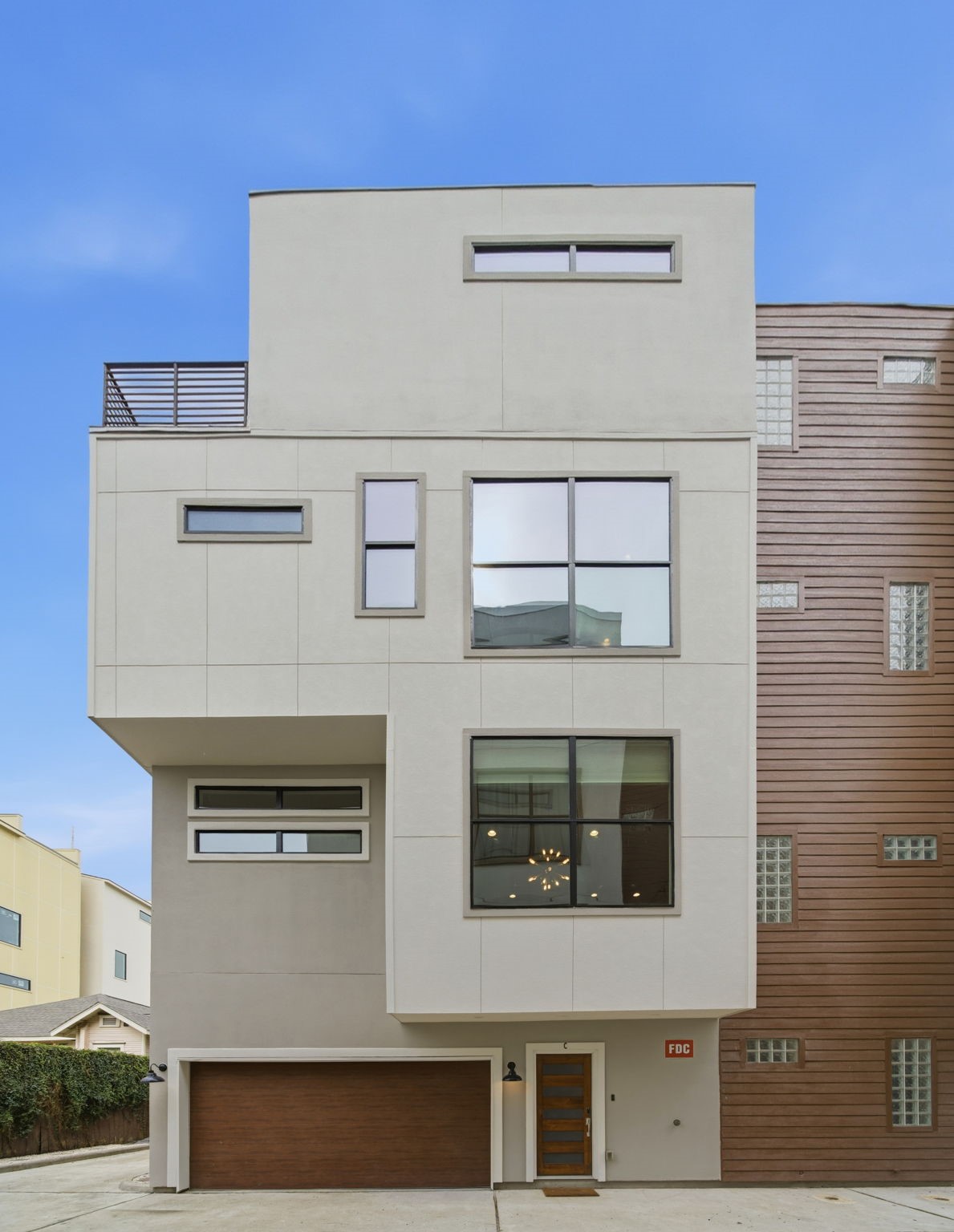 WELCOME HOME to 1215 Summer #C! Hike & Bike Trail THREE BLOCKS away. This portion of the train line is a NO-HONK Zone. Live in FIRST WARD + within ARTS DISTRICT HOUSTON! Great location - great restaurants, coffeeshops + amenities (eg. Home Depot, Target, Total Wine) close by, 5-mins to DT Houston + easy access to freeways! NO HOA. Not in Floodplain
