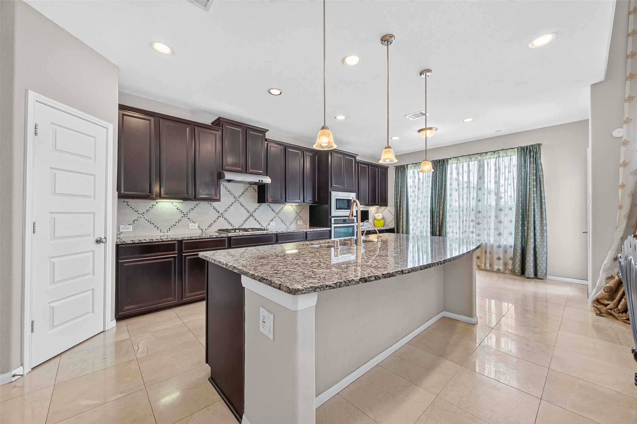 4619 Rockton Hills Lane, Sugar Land, TX 77479