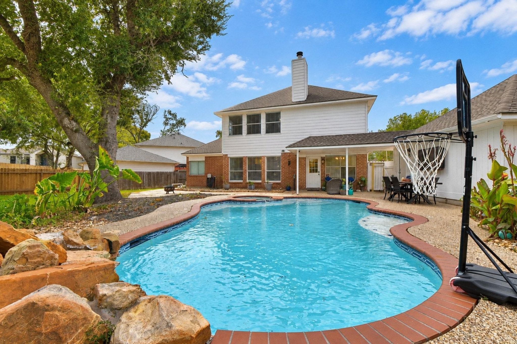 1120 Hidden Oaks Street, League City, TX 77573