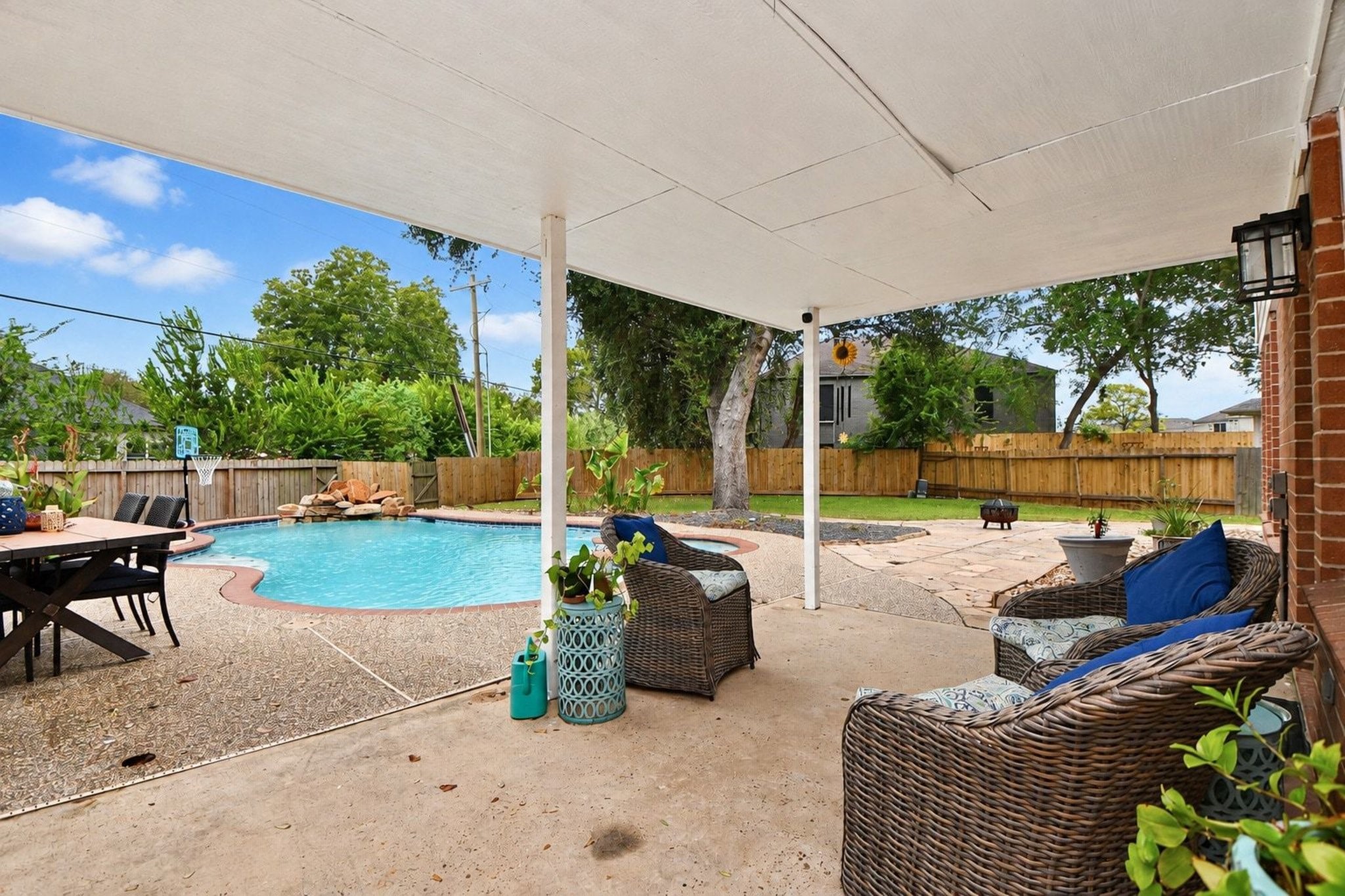 1120 Hidden Oaks Street, League City, TX 77573