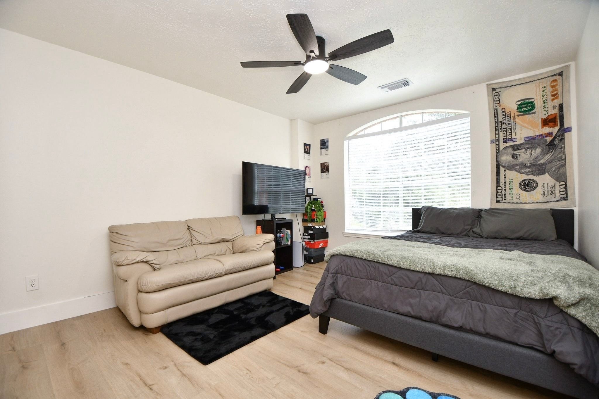1120 Hidden Oaks Street, League City, TX 77573