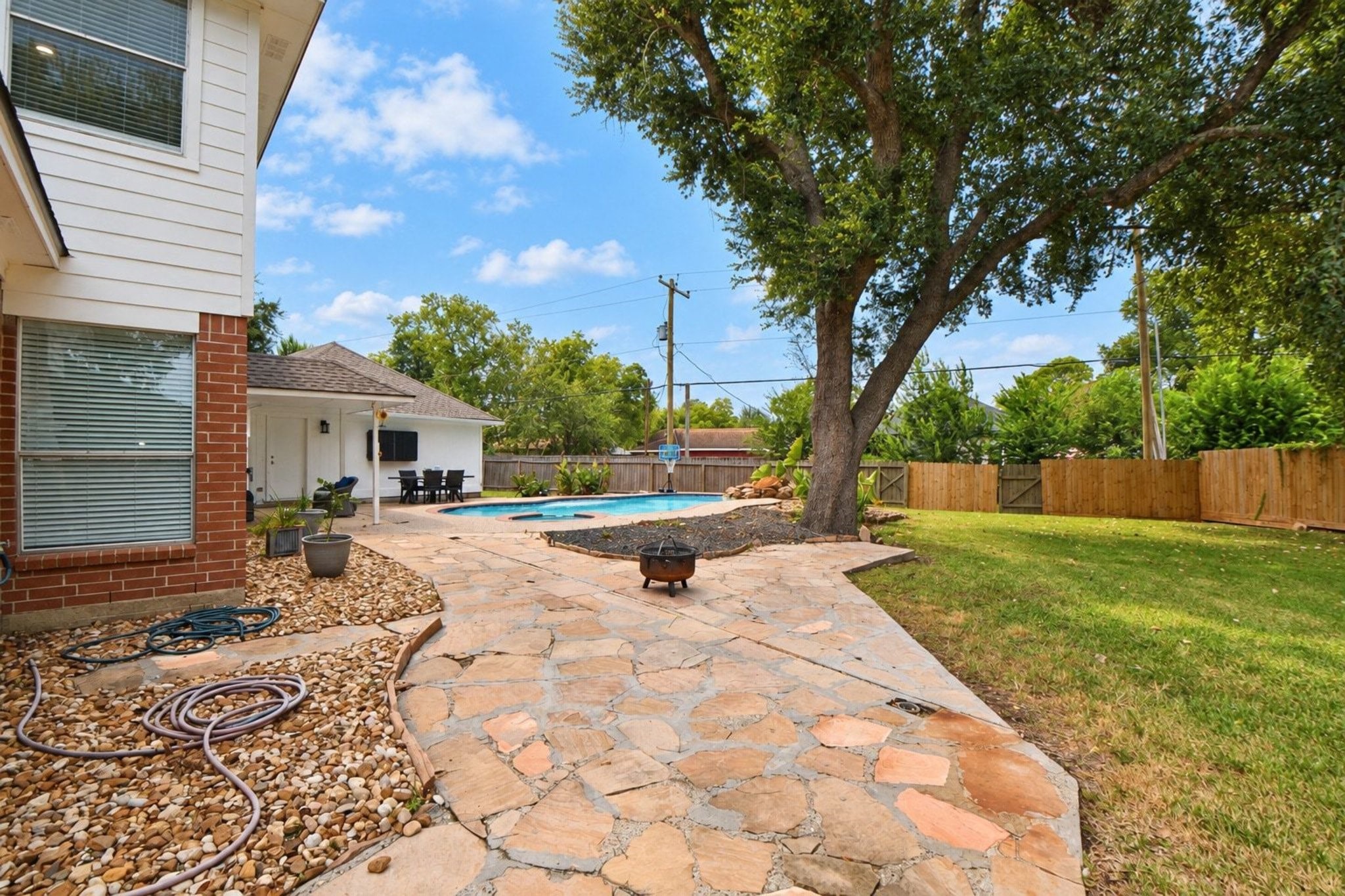 1120 Hidden Oaks Street, League City, TX 77573