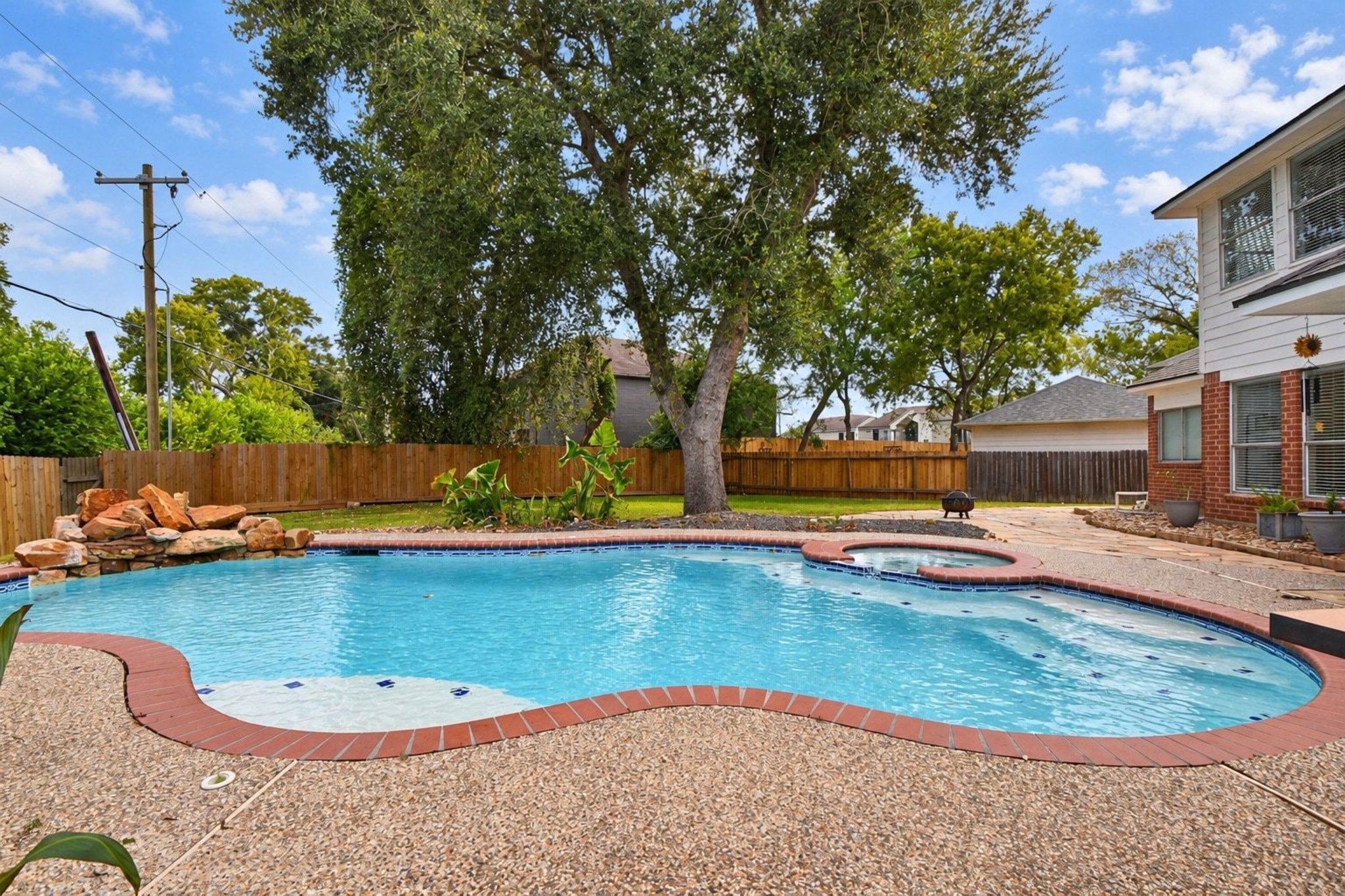 1120 Hidden Oaks Street, League City, TX 77573