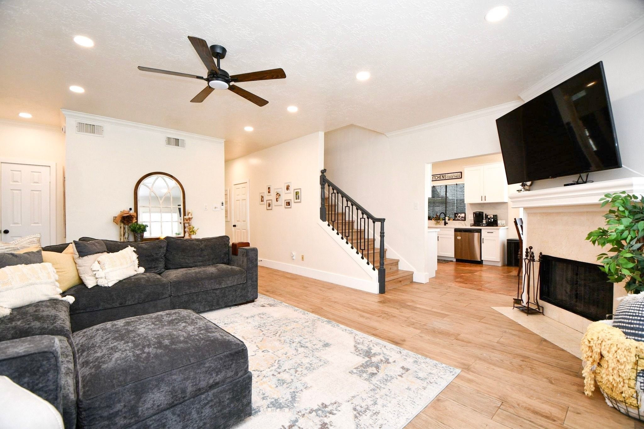 1120 Hidden Oaks Street, League City, TX 77573