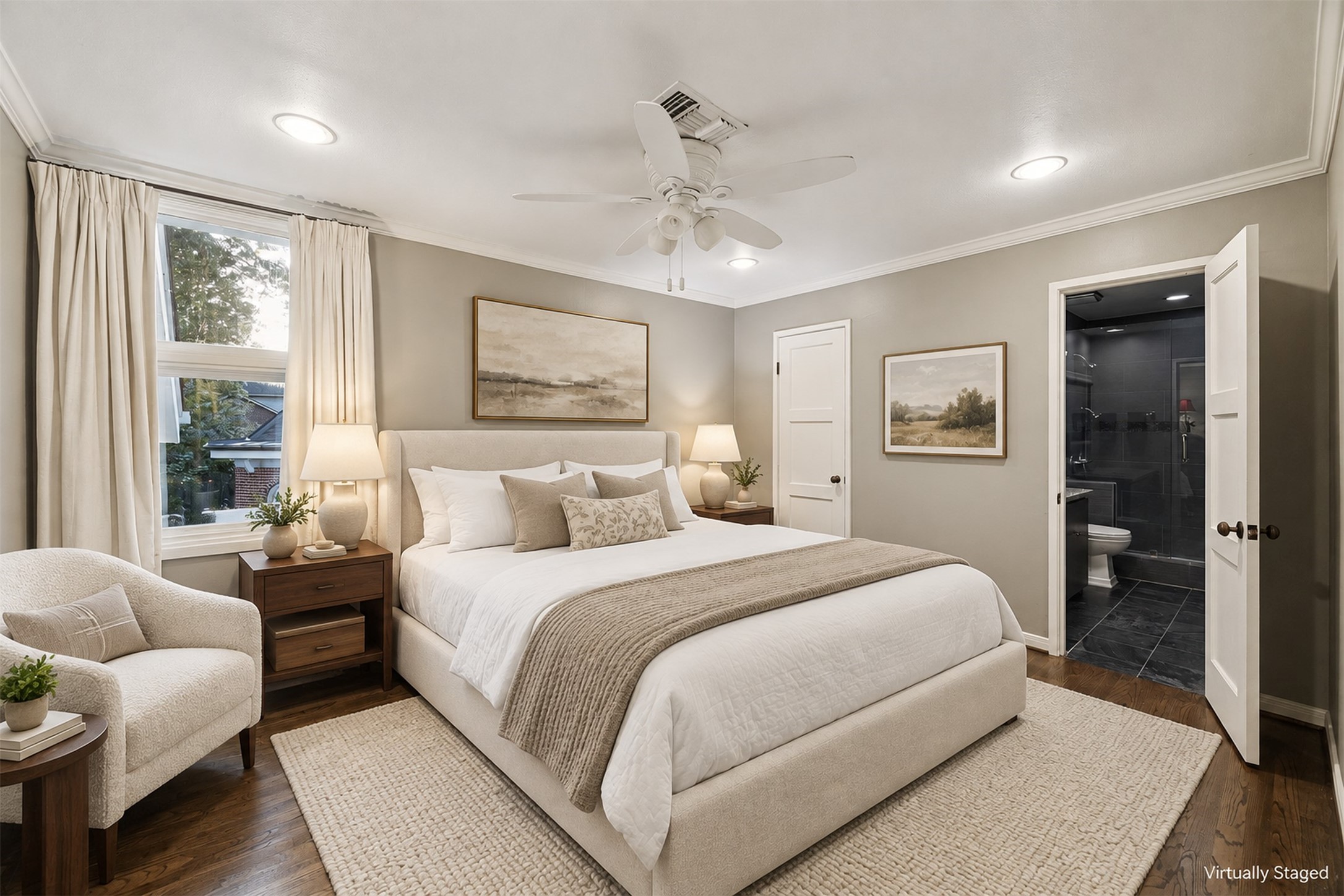 Virtually Staged - Secondary bedroom with walk-in closet and access to hollywood bathroom