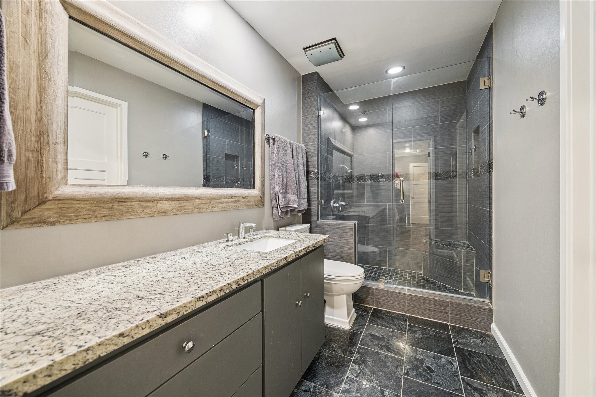 Hollywood bath shared with gameroom and secondary bedroom.