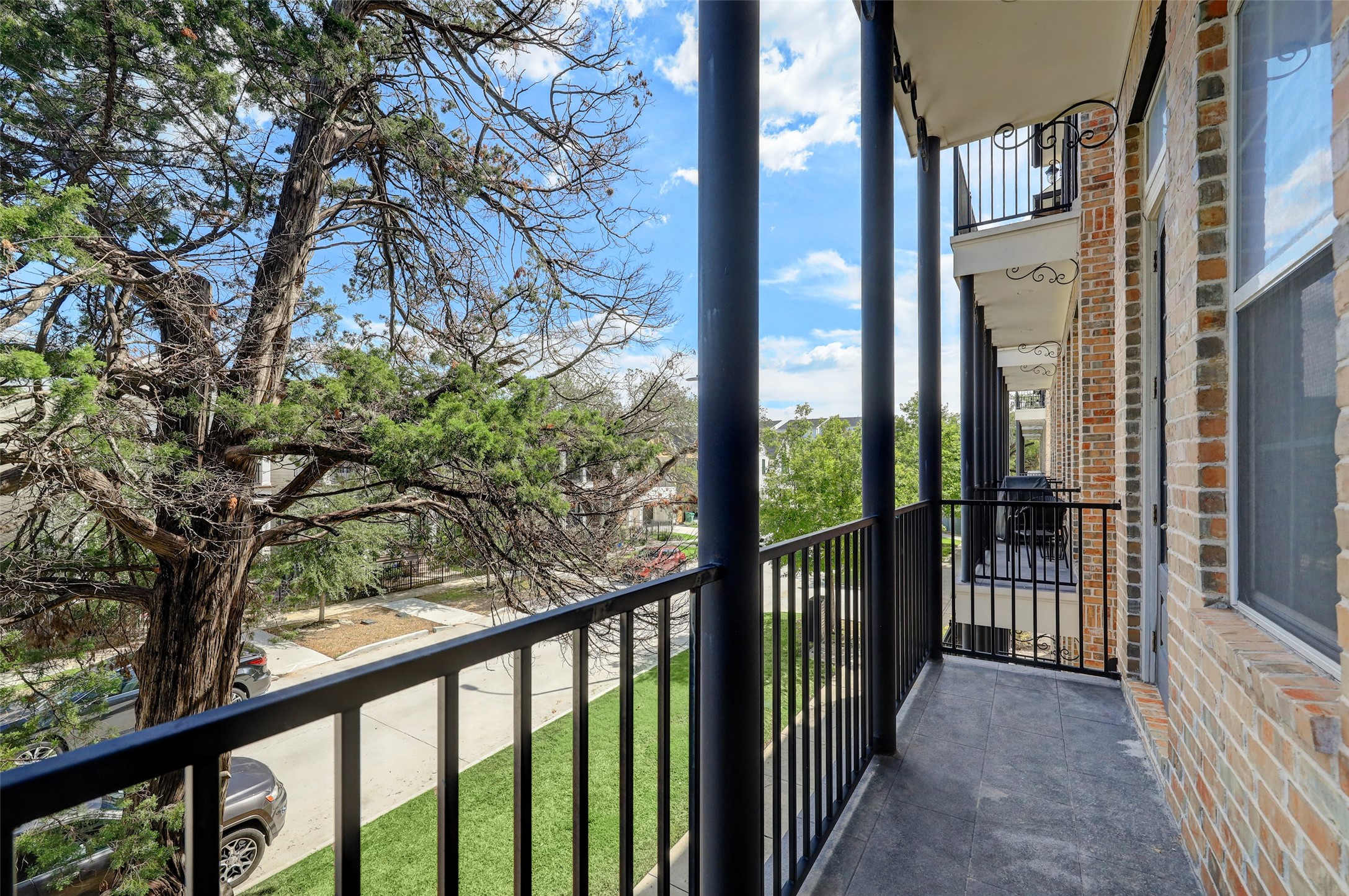 1041 Ashland Street, Houston, TX 77008