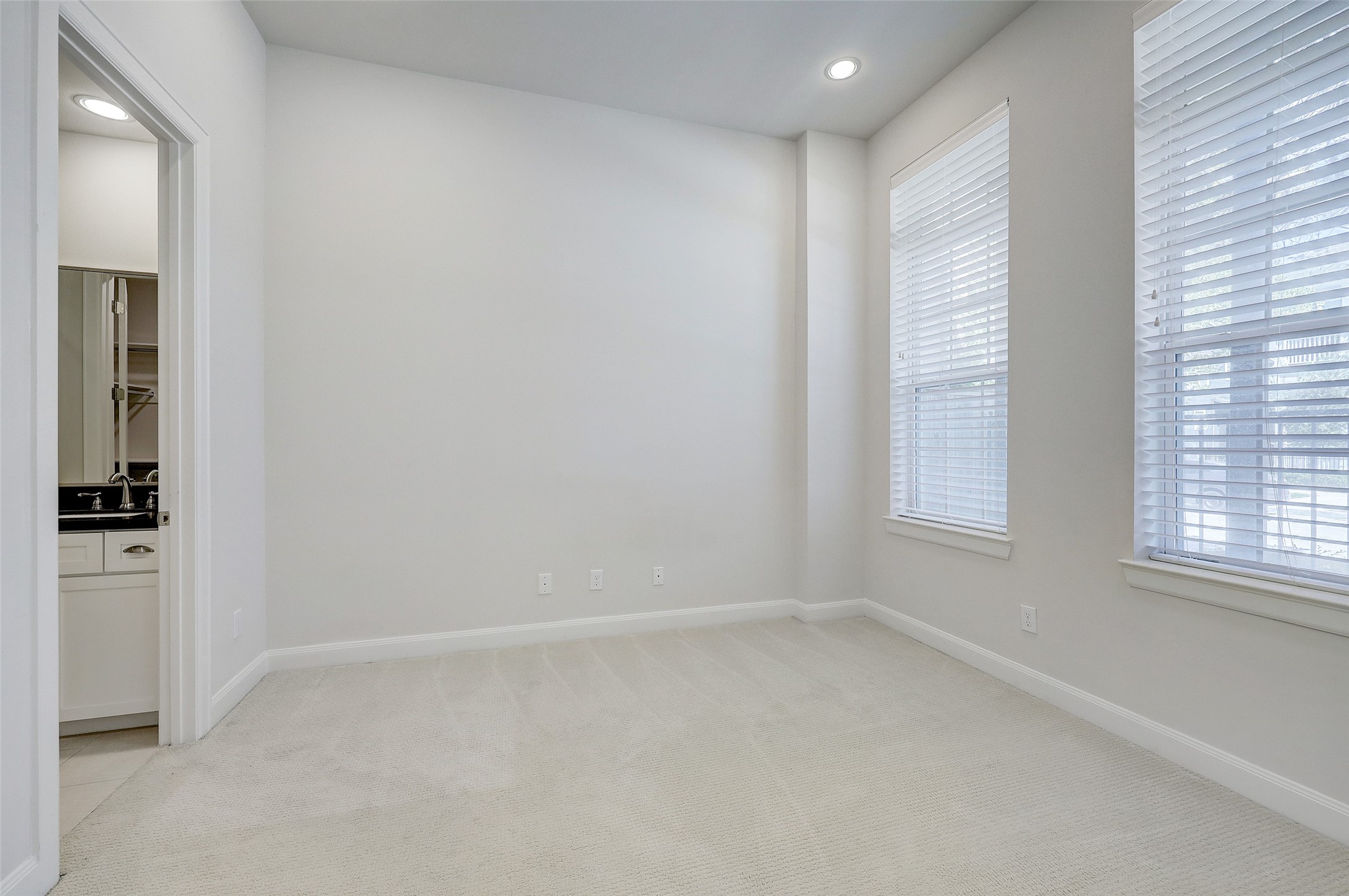 1041 Ashland Street, Houston, TX 77008