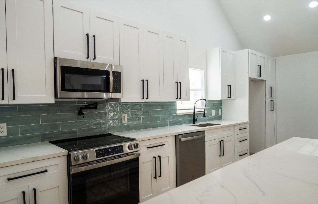 1402 Bayou Shore Drive, Galveston, TX 77551
