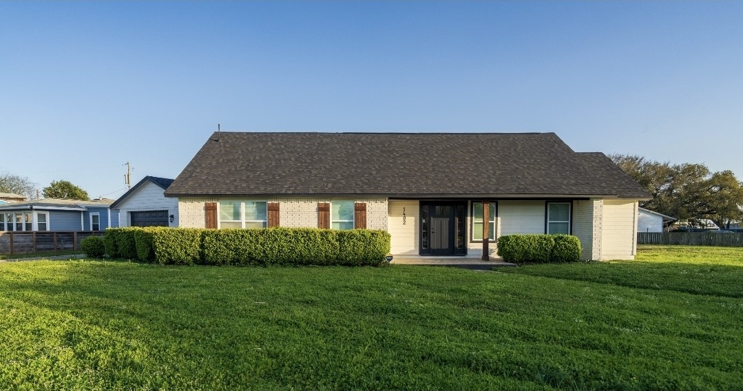 1402 Bayou Shore Drive, Galveston, TX 77551