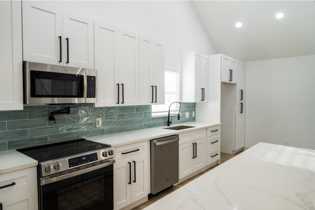 1402 Bayou Shore Drive, Galveston, TX 77551