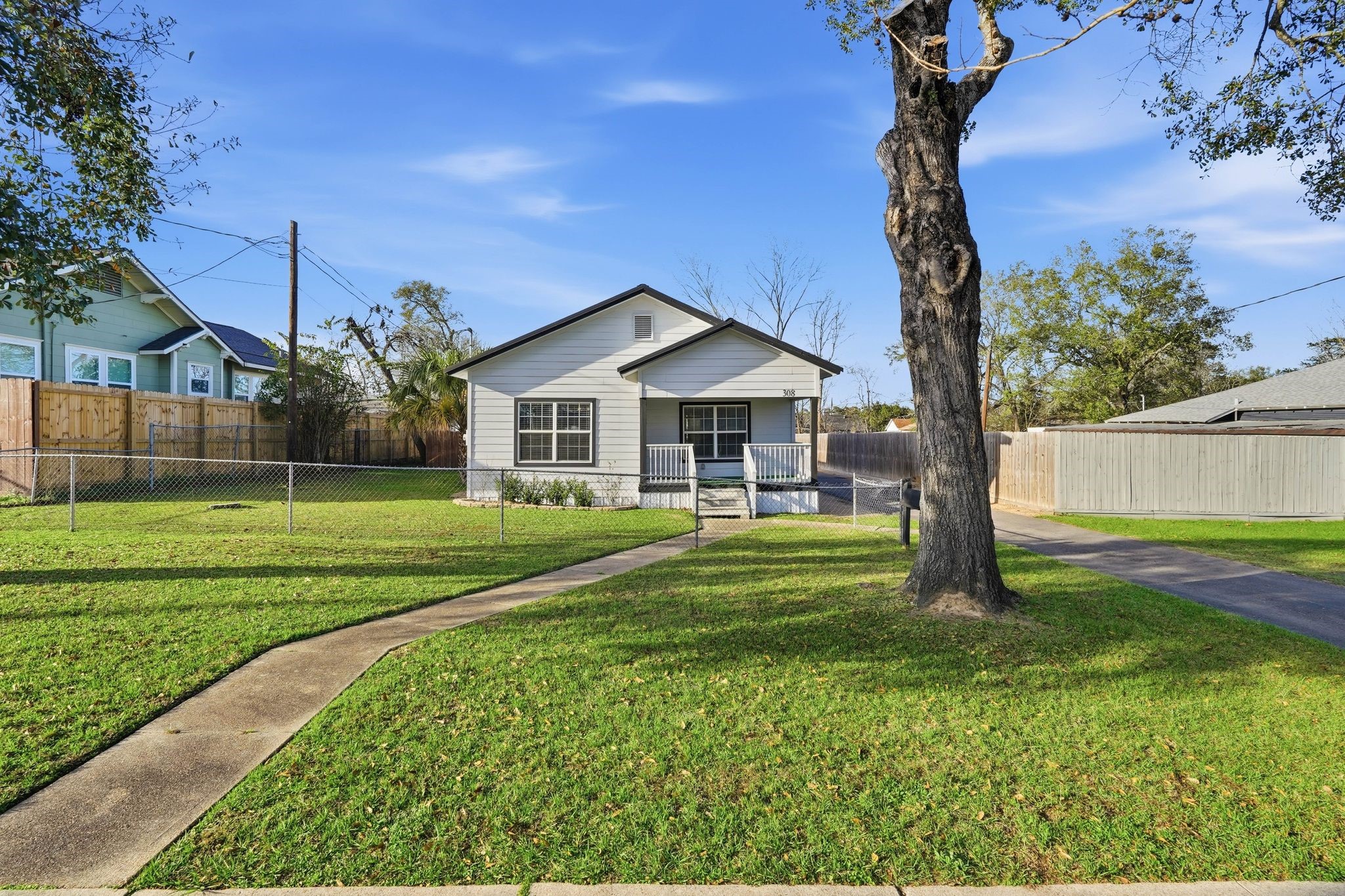 308 E Phillips Street, Conroe, TX 77301