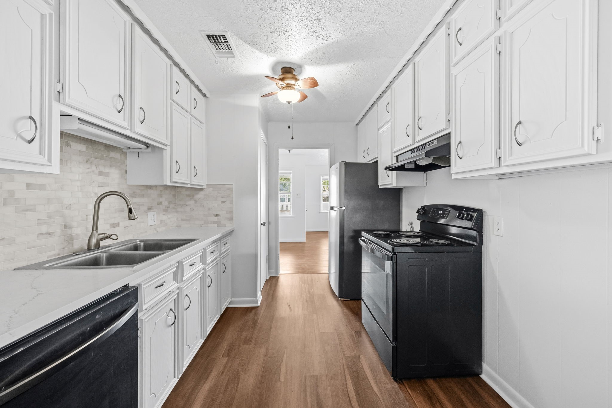 702 S Circle Drive, Baytown, TX 77520