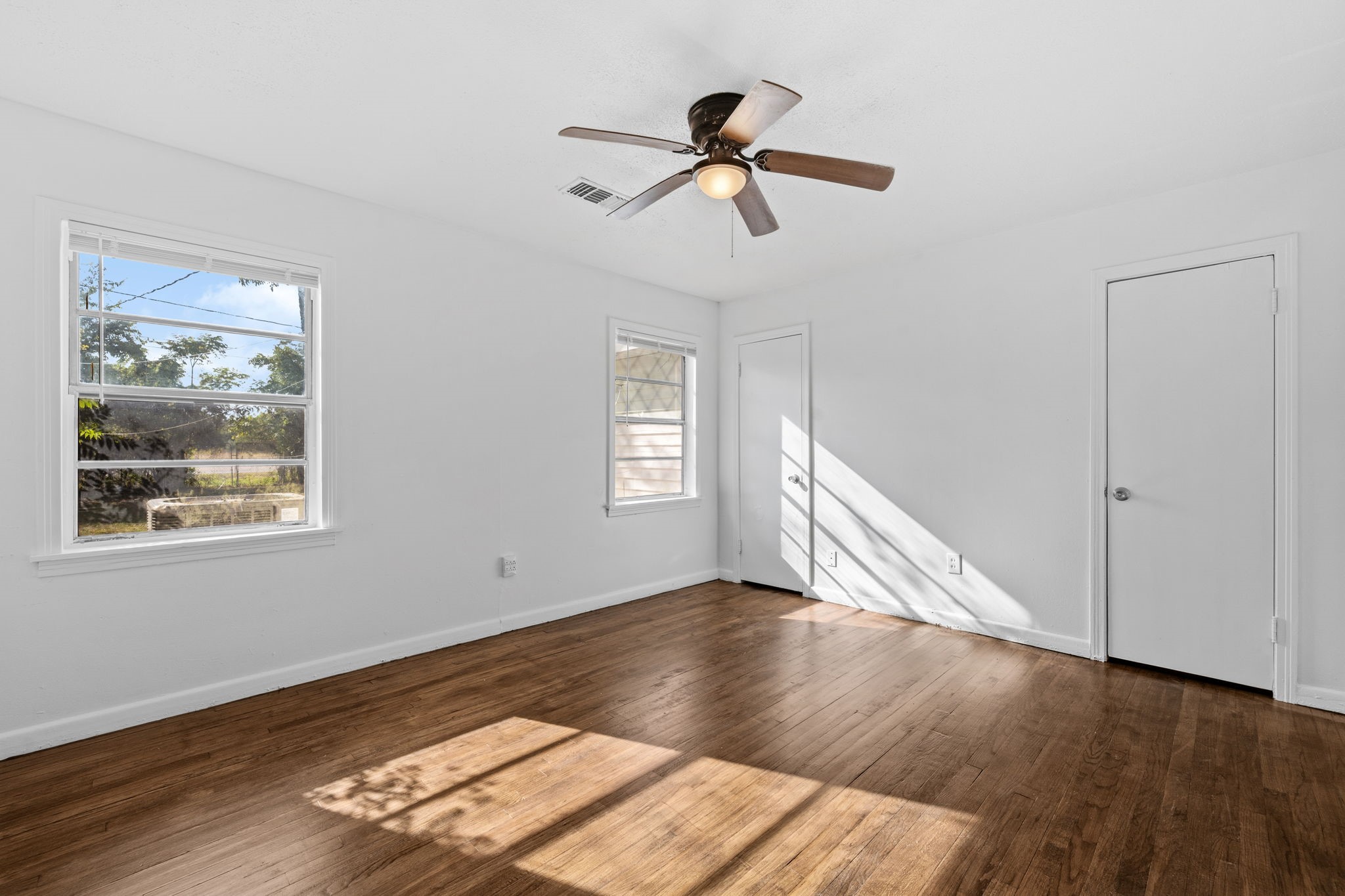 702 S Circle Drive, Baytown, TX 77520