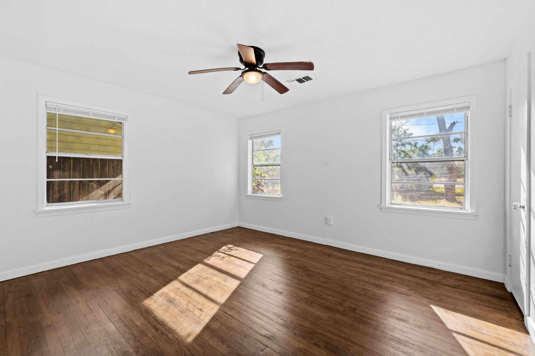 702 S Circle Drive, Baytown, TX 77520