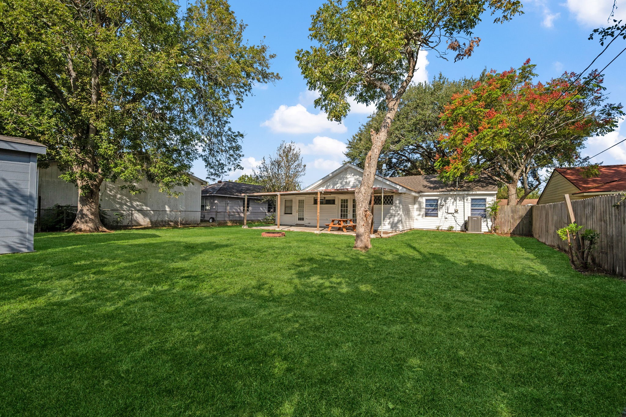702 S Circle Drive, Baytown, TX 77520