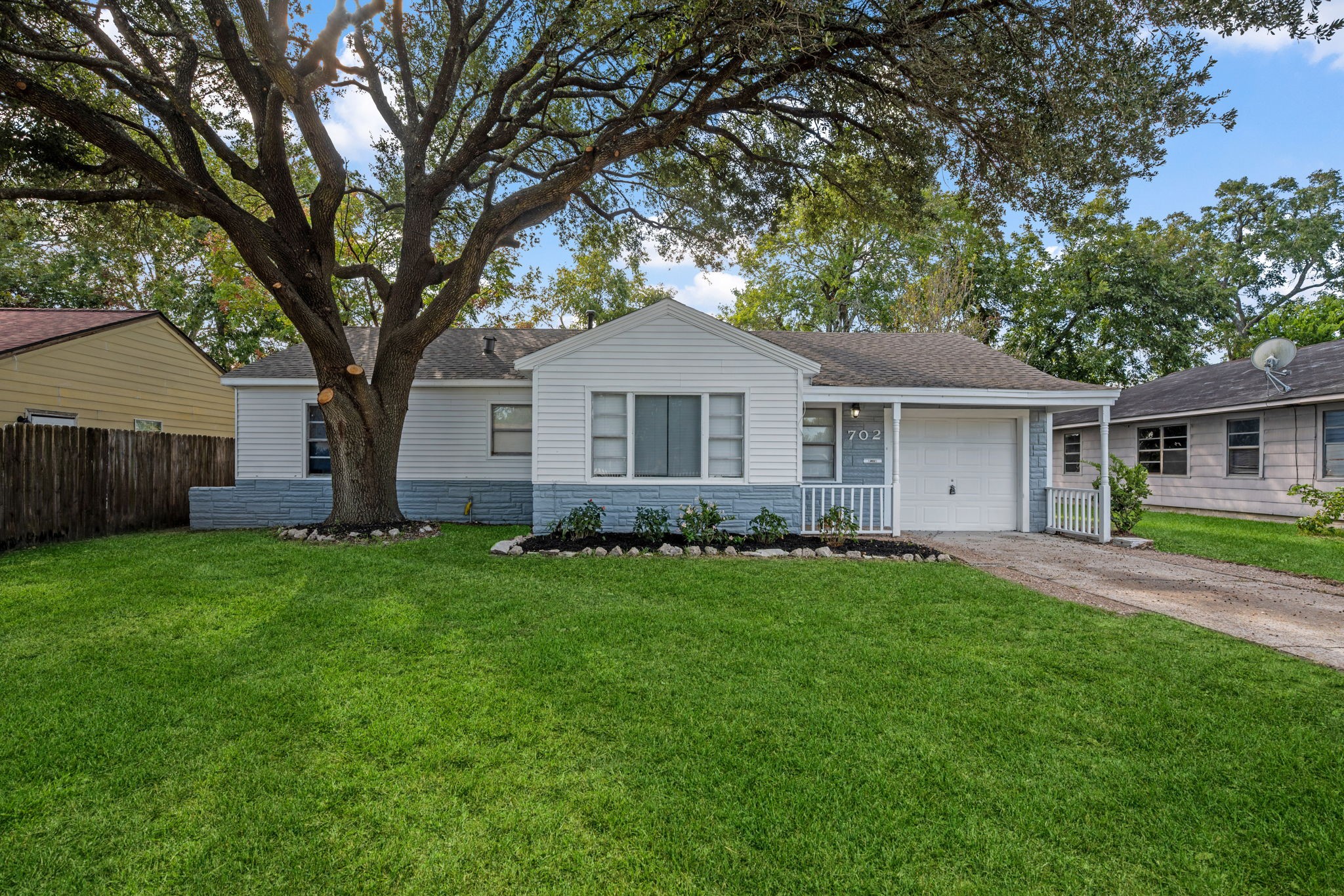 702 S Circle Drive, Baytown, TX 77520