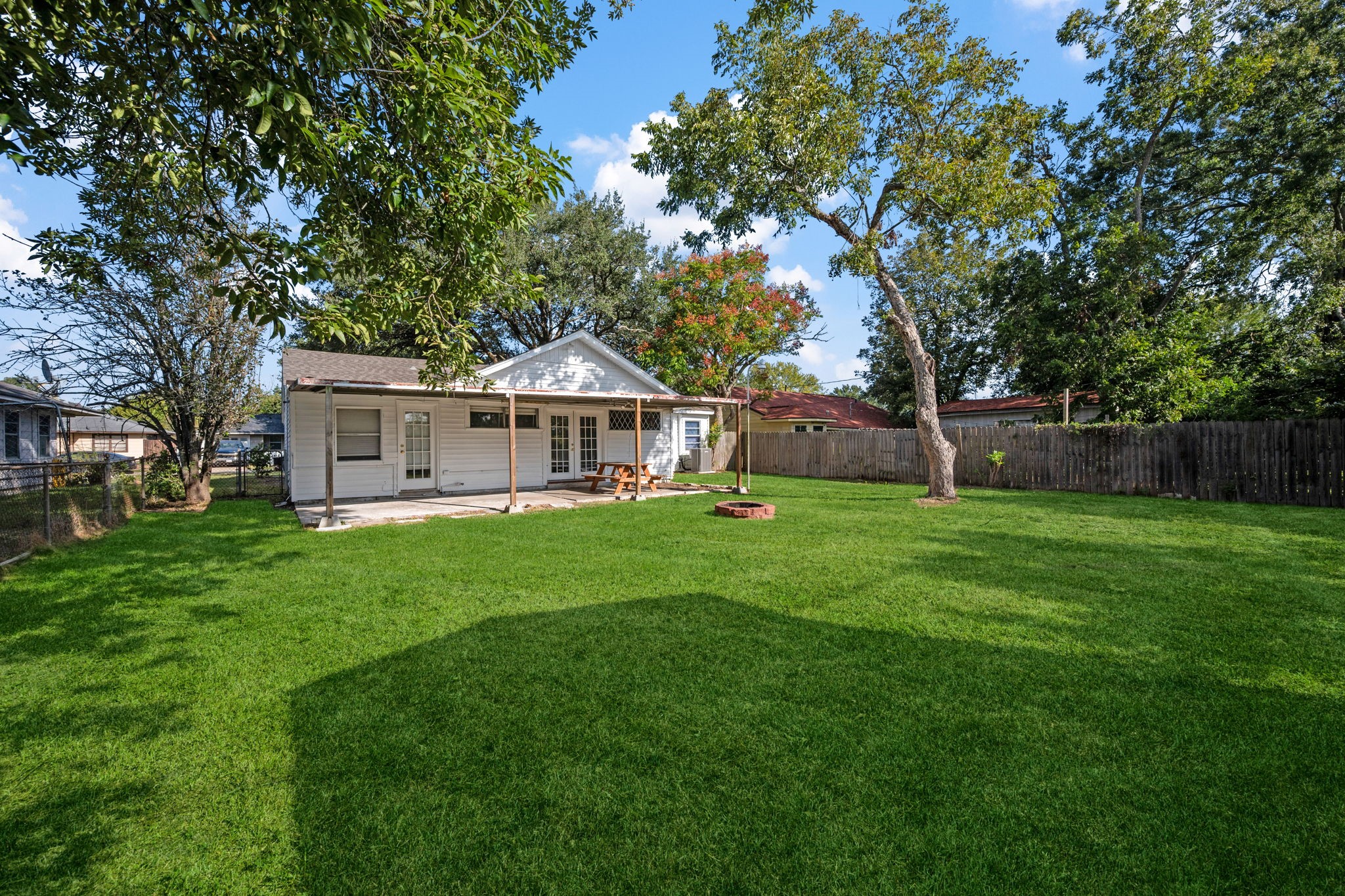 702 S Circle Drive, Baytown, TX 77520