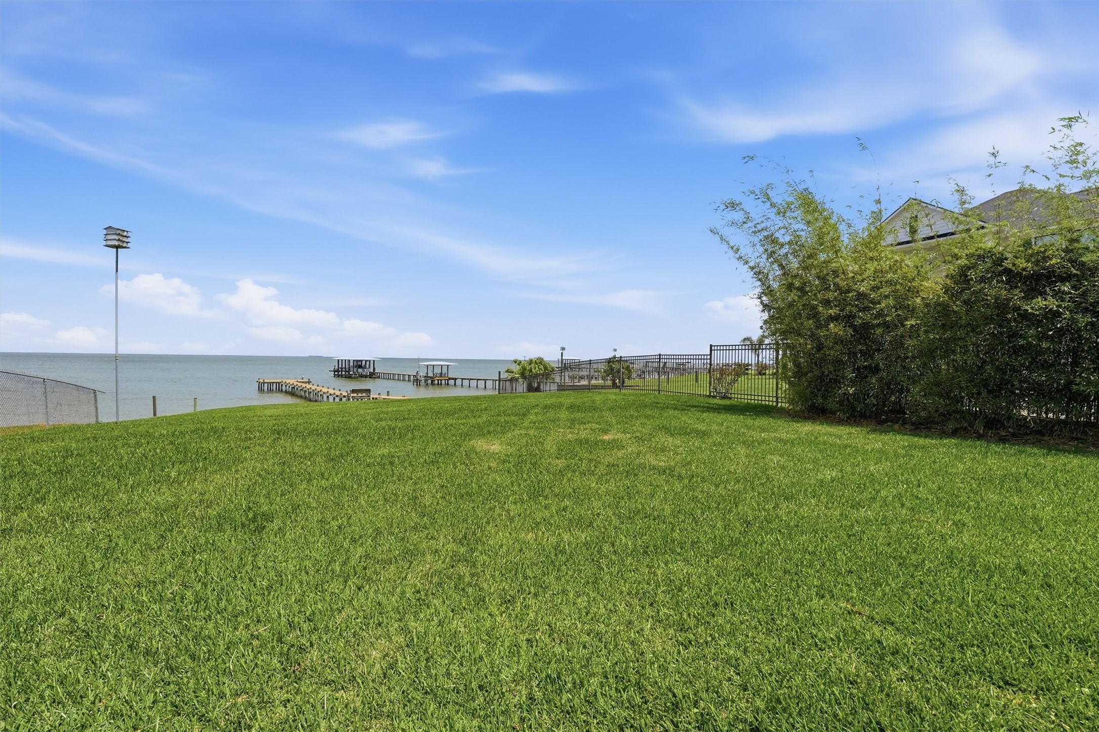16,470 sq ft lot