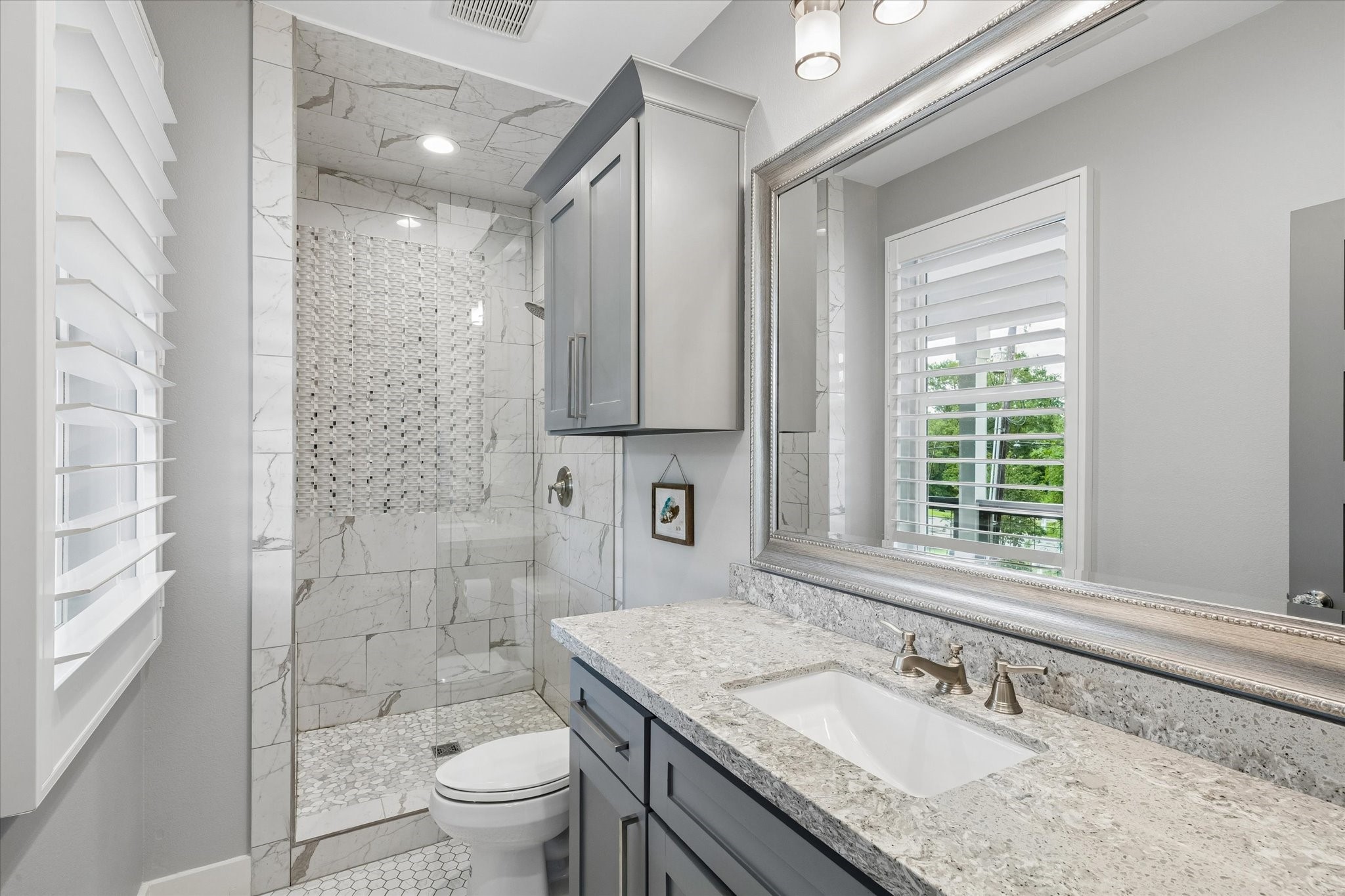Main level bath with walk-in shower