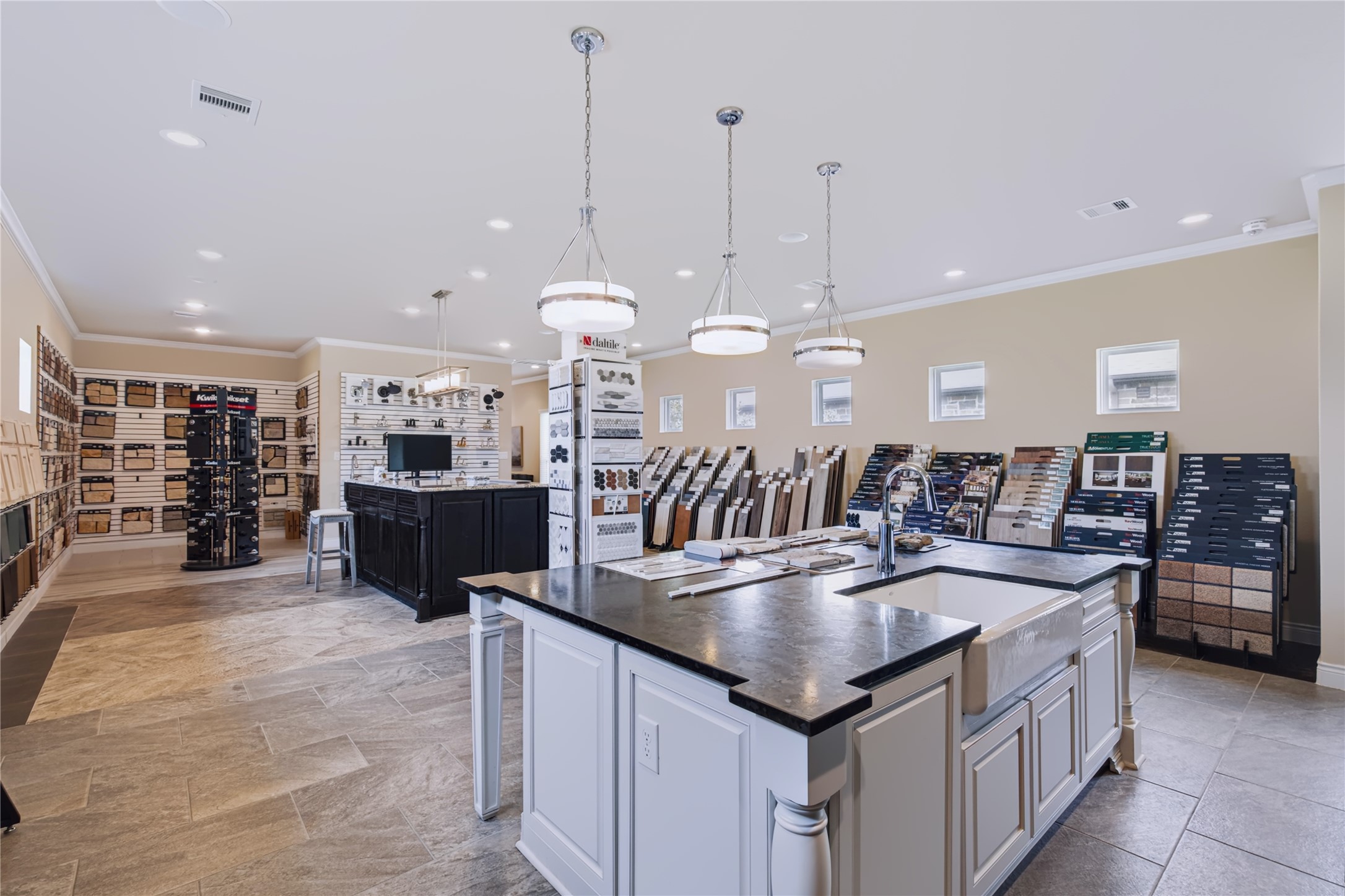 32400 SH 249, Pinehurst, TX 77362