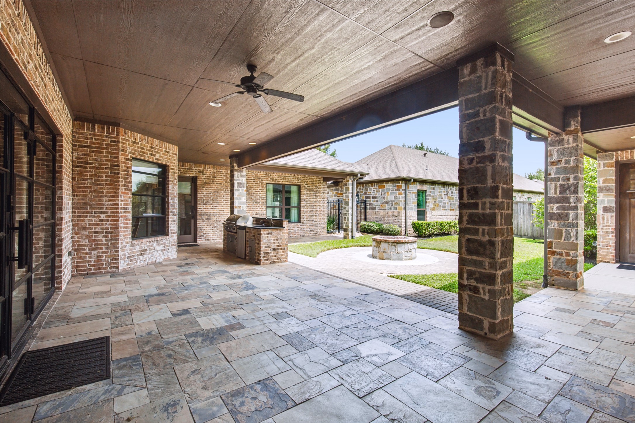 32400 SH 249, Pinehurst, TX 77362