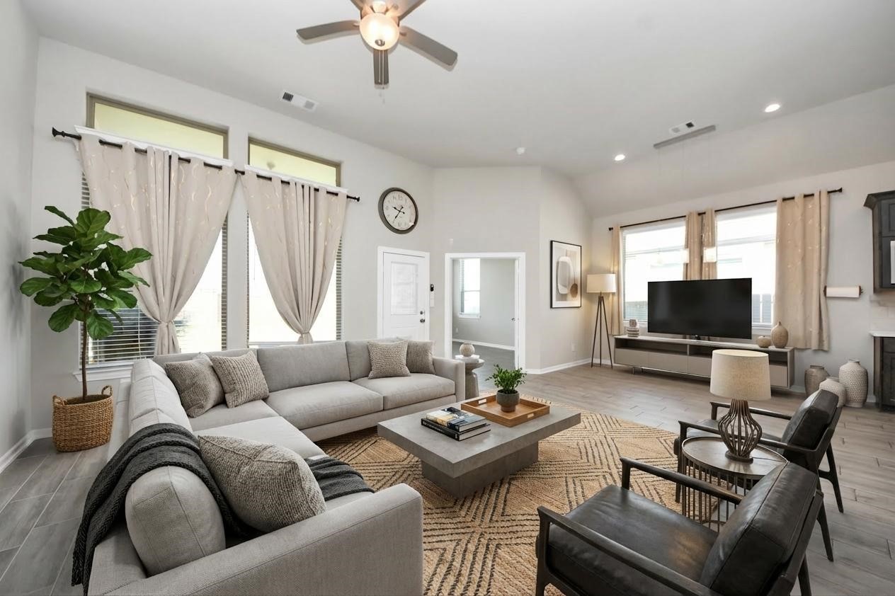 [Virtual Staged] Huge Living Space perfect for any family