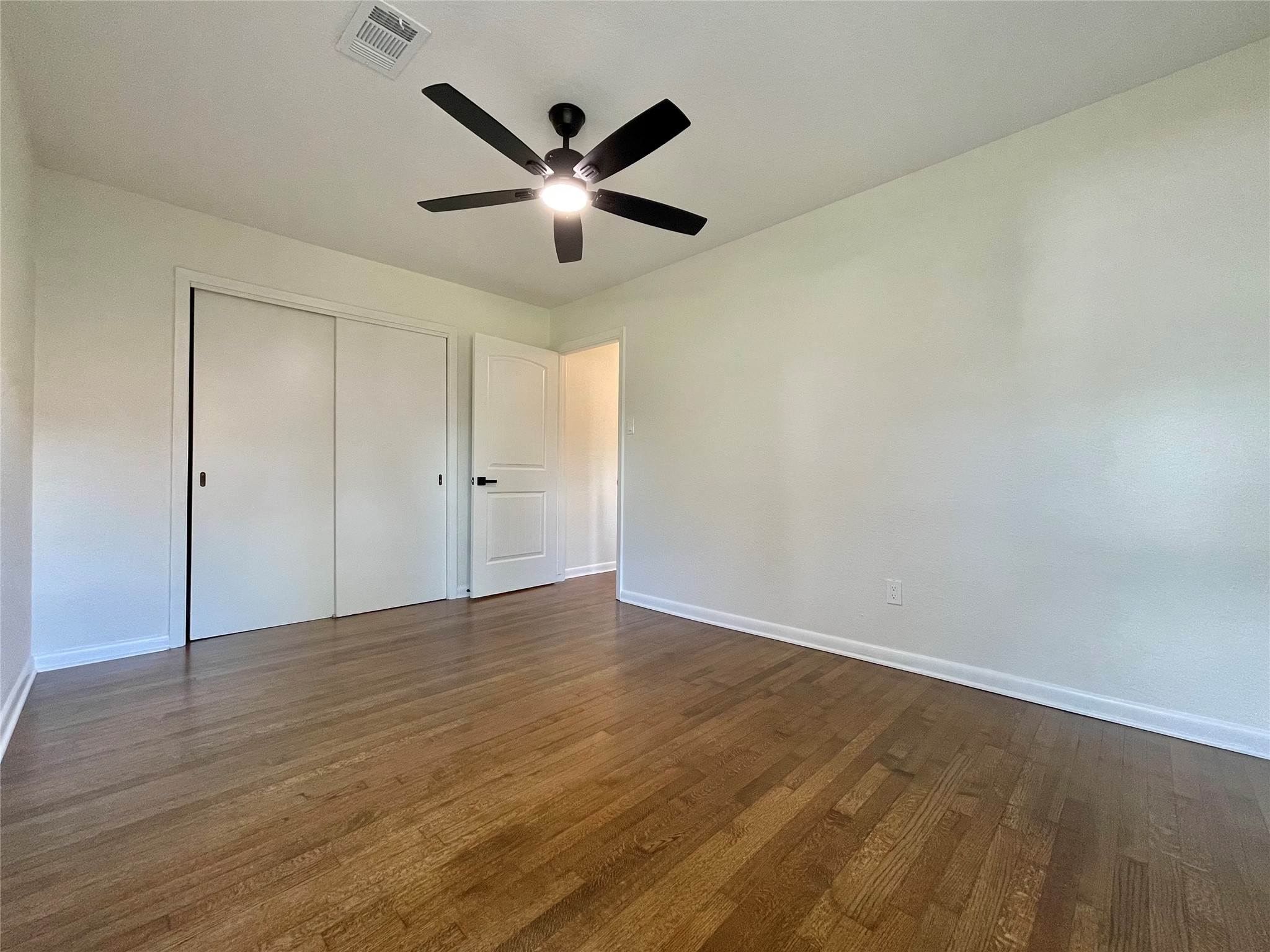 417 Jasmine Street, Lake Jackson, TX 77566