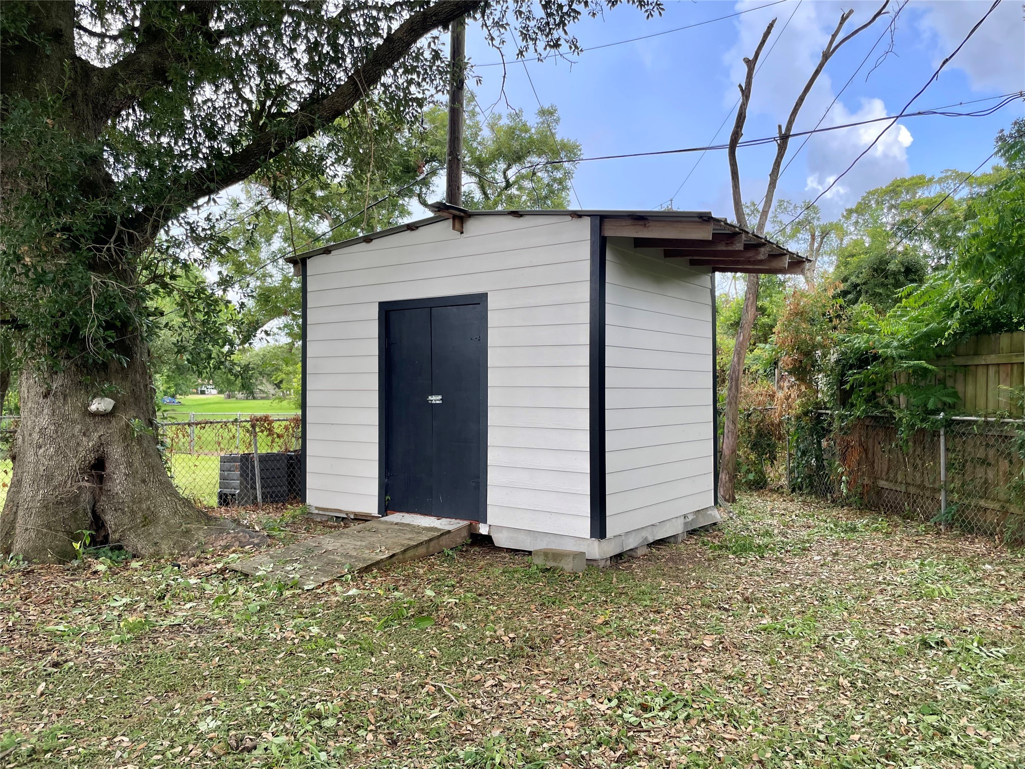 417 Jasmine Street, Lake Jackson, TX 77566