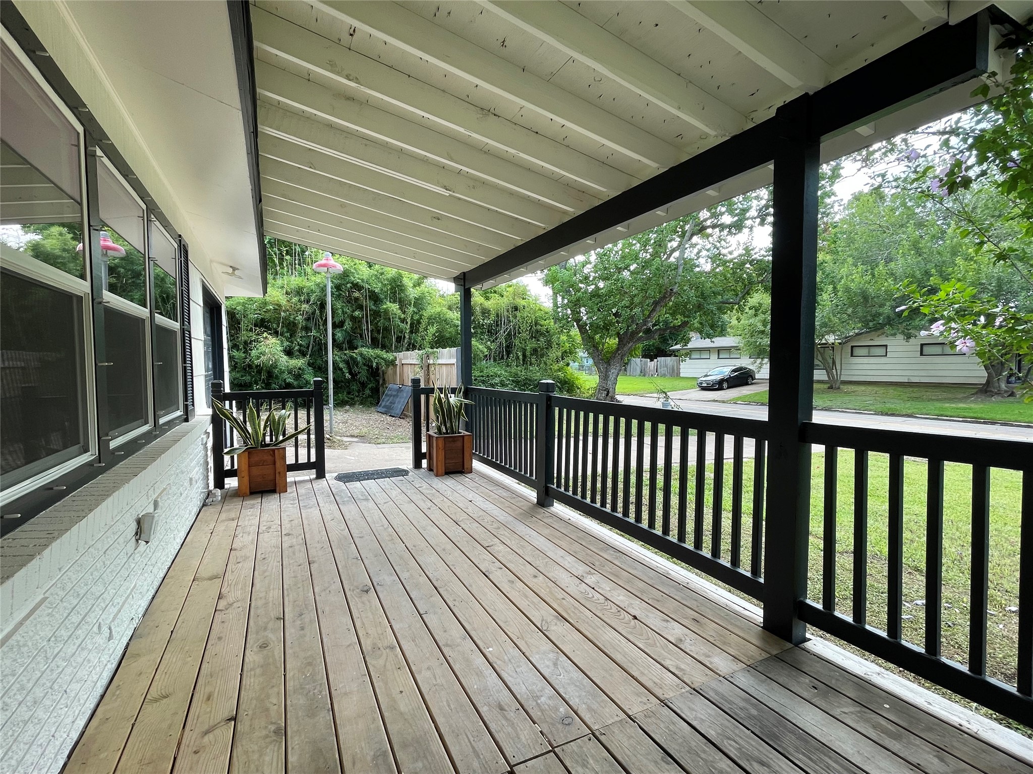 Spacious front porch Spacious front porch