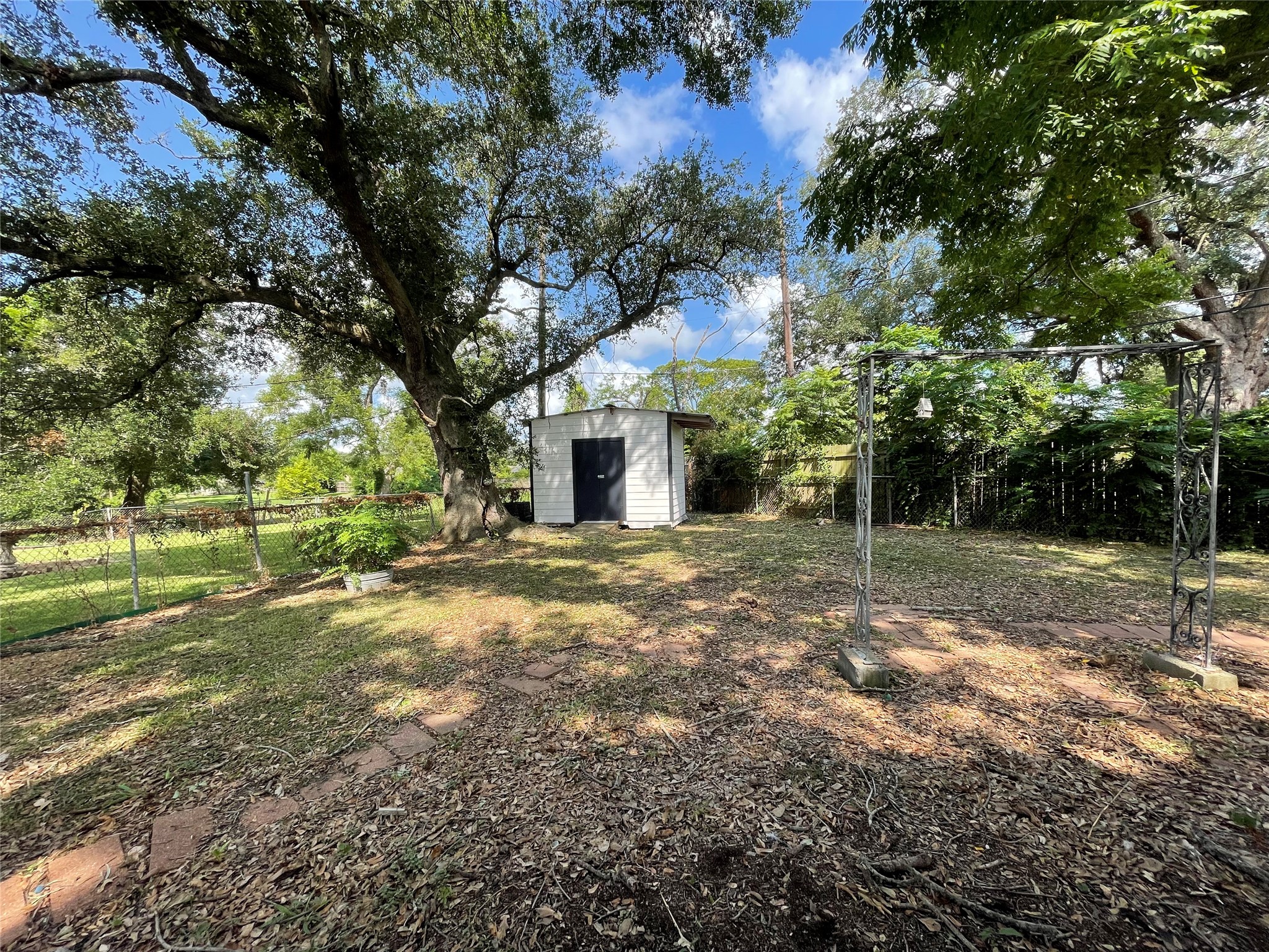 417 Jasmine Street, Lake Jackson, TX 77566