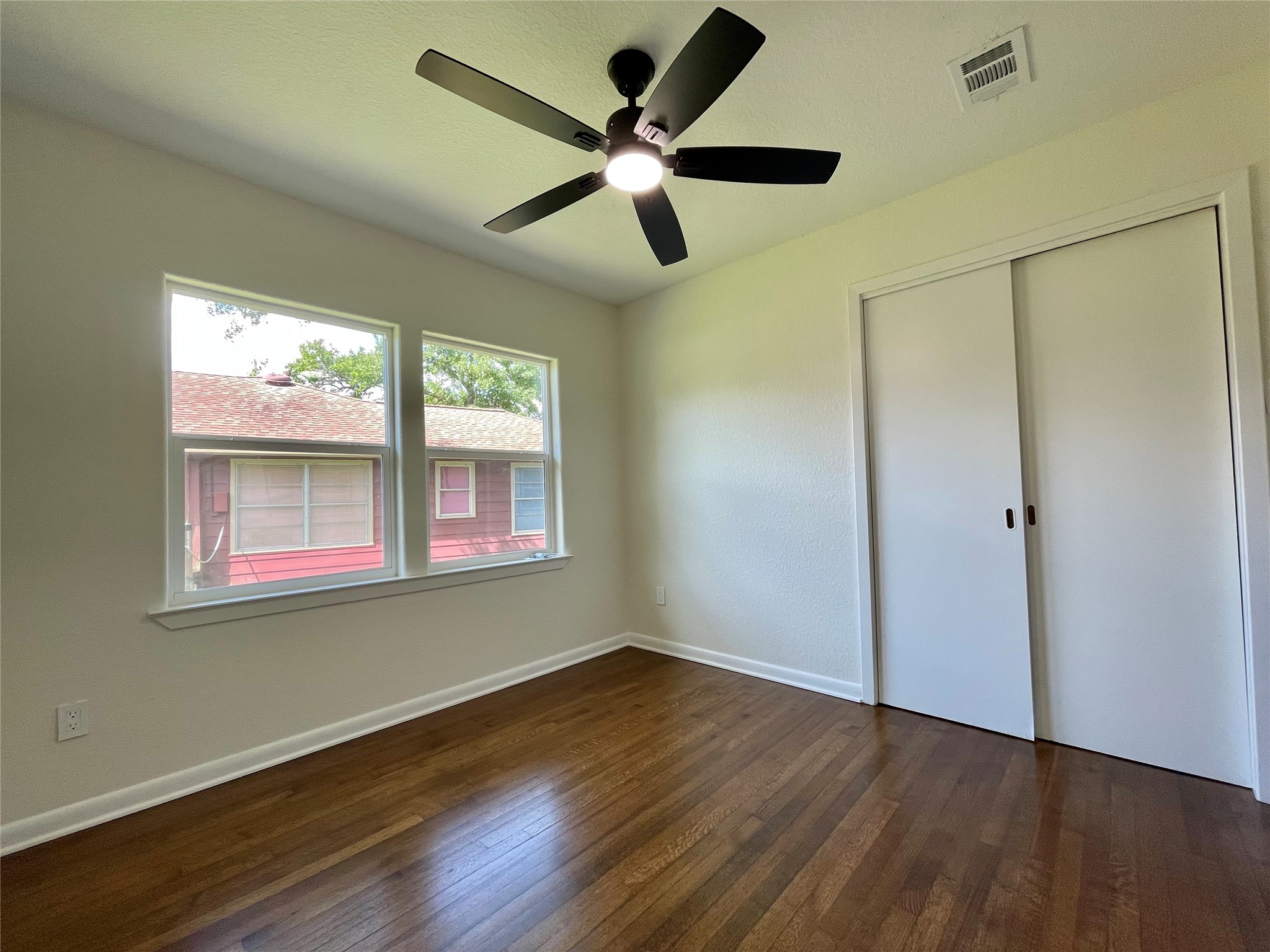 417 Jasmine Street, Lake Jackson, TX 77566